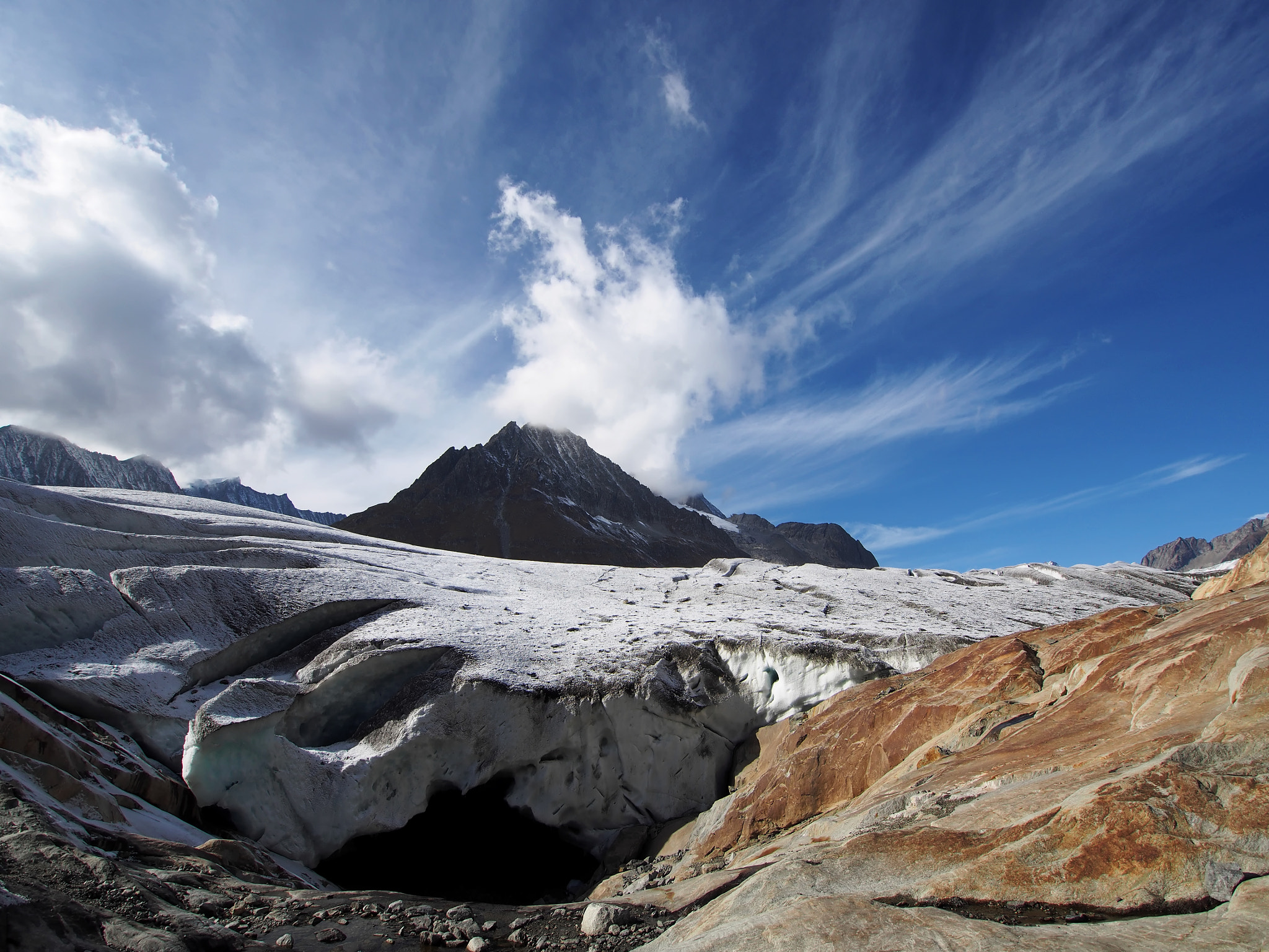 Olympus OM-D E-M5 + OLYMPUS M.9-18mm F4.0-5.6 sample photo. Meeting the glacier photography