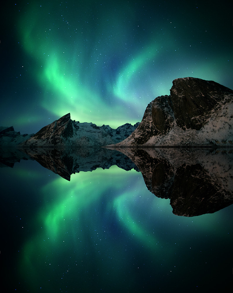 Canon EOS 5D Mark II + Sigma 12-24mm F4.5-5.6 II DG HSM sample photo. Rorschach aurora photography