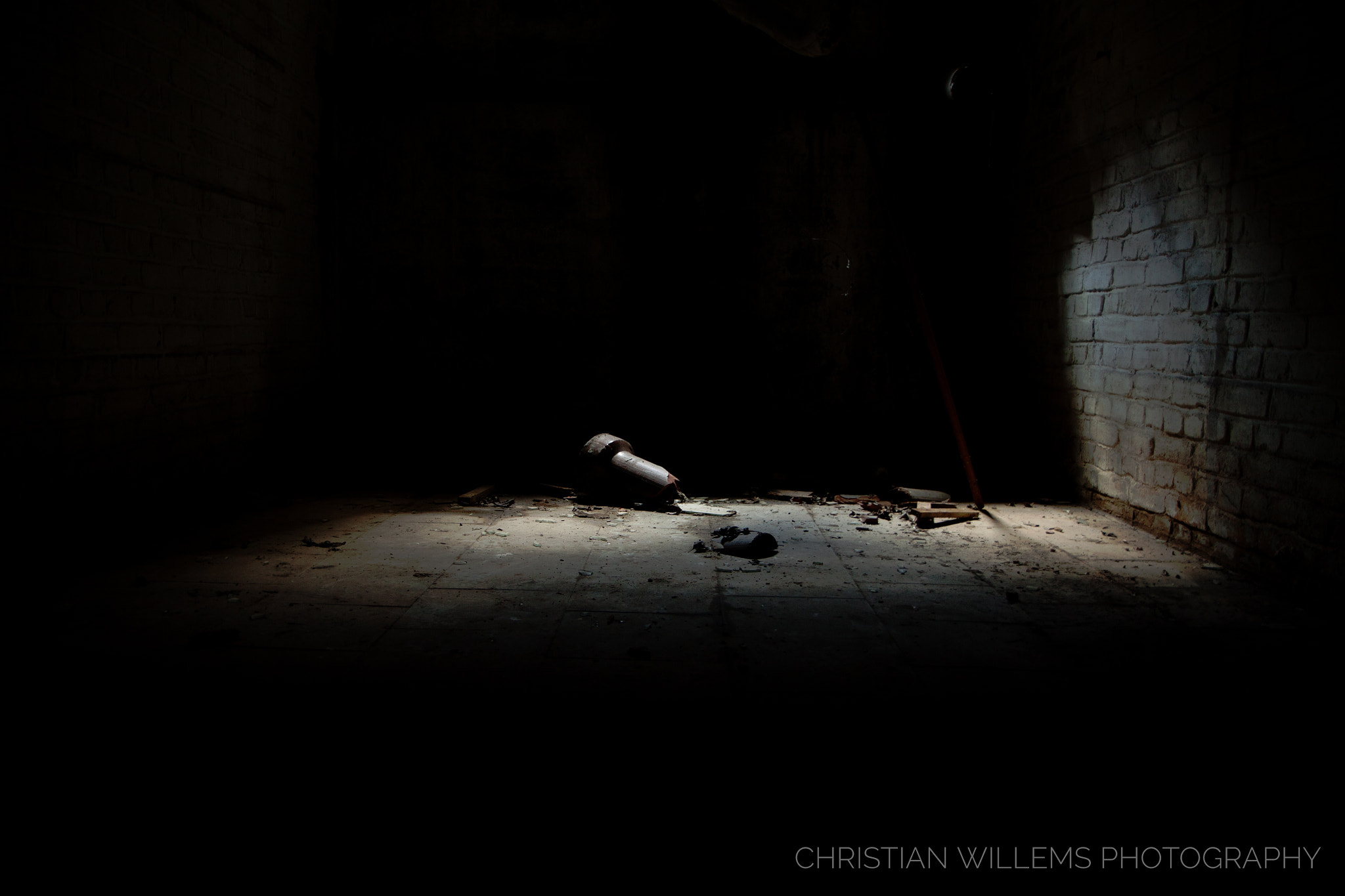 Canon EF-S 17-55mm F2.8 IS USM sample photo. La cave lugubre  photography