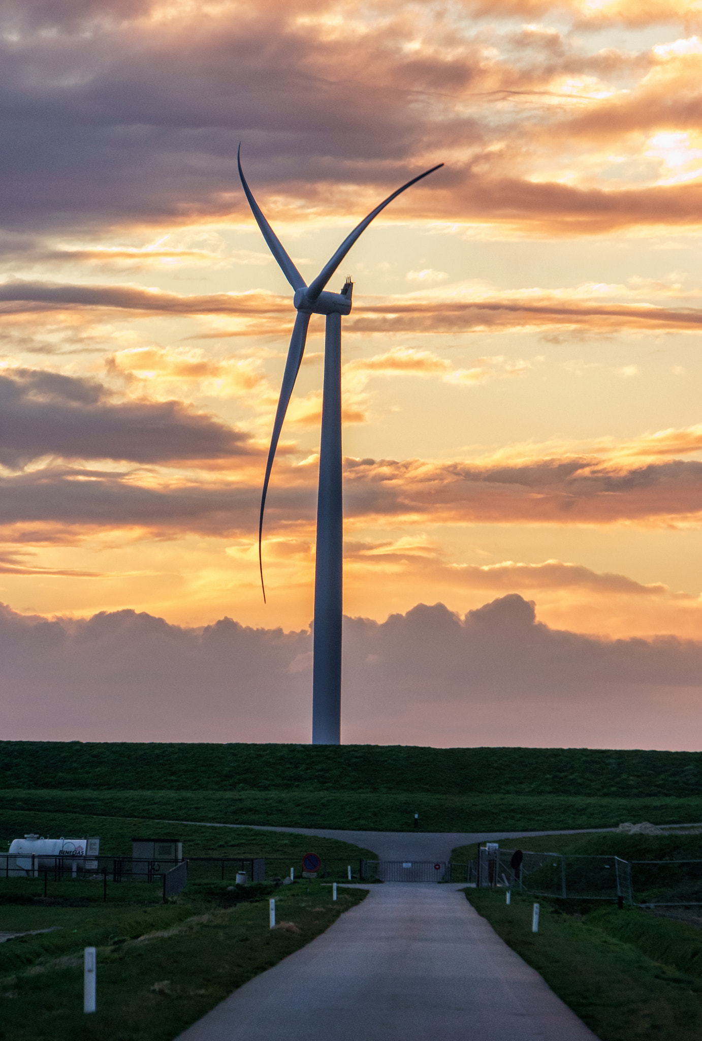 Sony Alpha NEX-5N + Sony E 55-210mm F4.5-6.3 OSS sample photo. Windmill photography