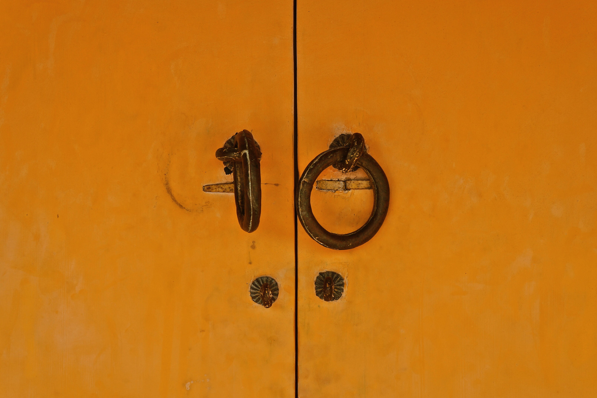 Tamron 18-200mm F3.5-6.3 Di III VC sample photo. Yellow door photography