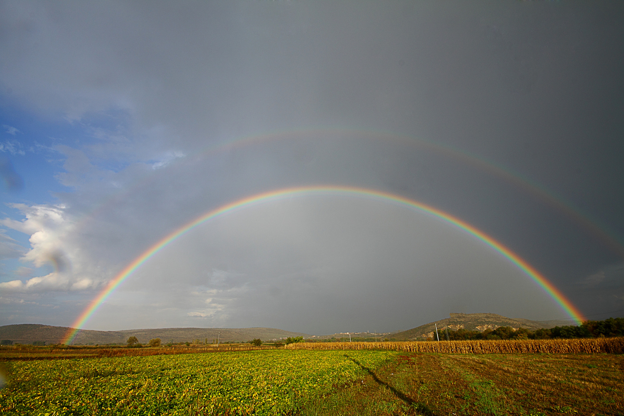 Canon EOS 500D (EOS Rebel T1i / EOS Kiss X3) + Sigma 10-20mm F4-5.6 EX DC HSM sample photo. Rainbow photography