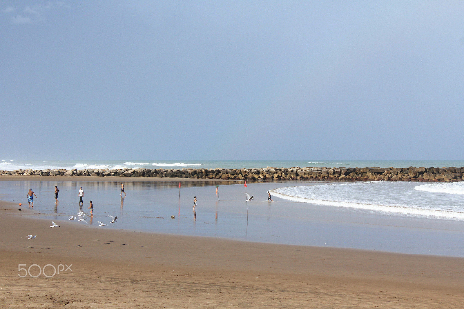 Canon EOS 550D (EOS Rebel T2i / EOS Kiss X4) sample photo. On the beach photography