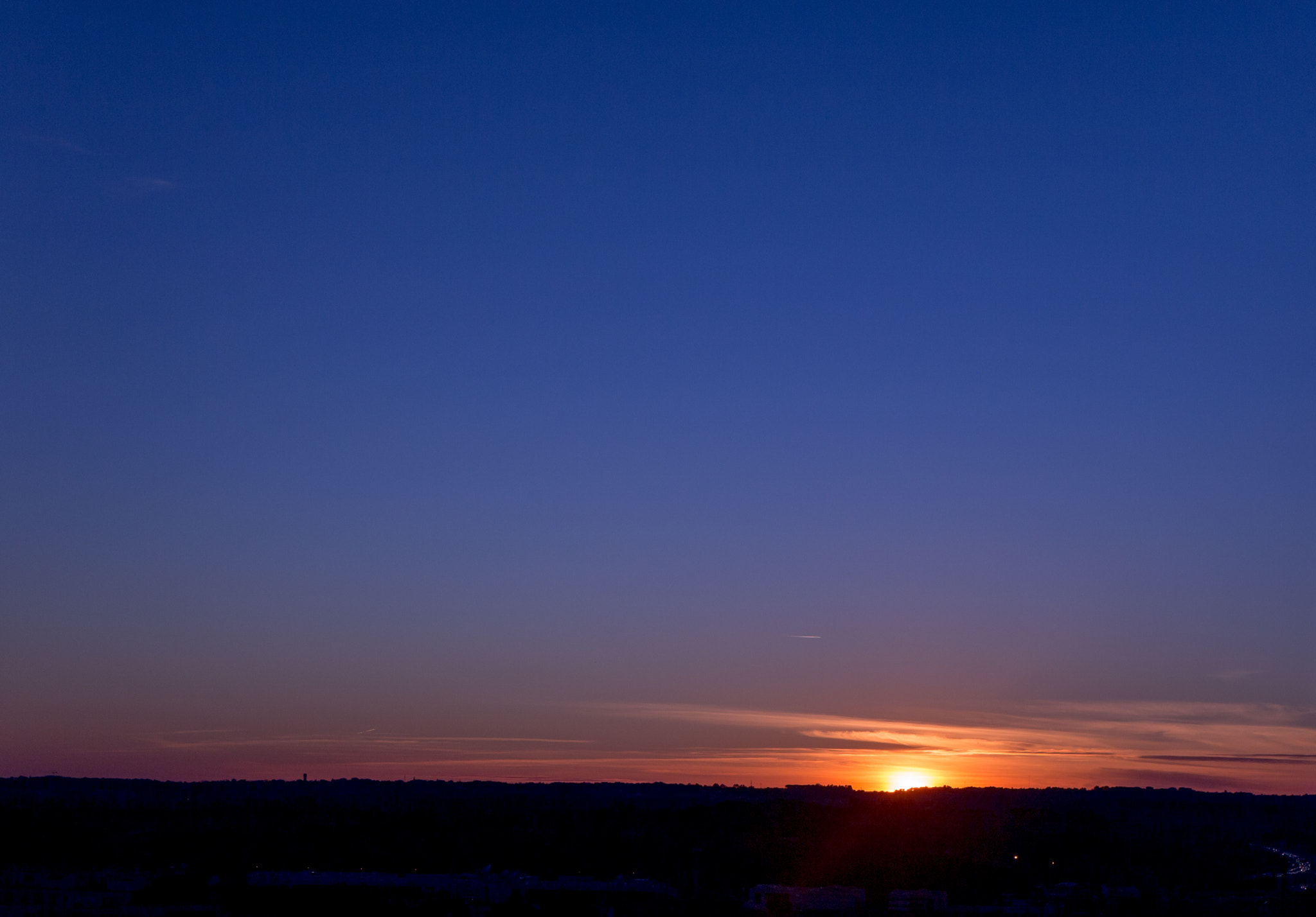 Canon EOS 6D + Canon EF 35mm F2 IS USM sample photo. Sunset in rome photography