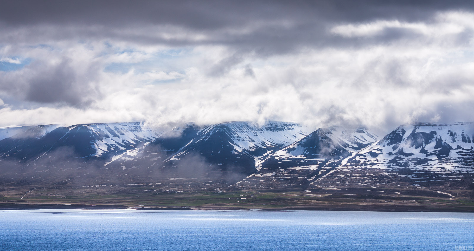 Sony Alpha NEX-7 + Sony E 55-210mm F4.5-6.3 OSS sample photo. Montagnes de la baie d'akureyri photography