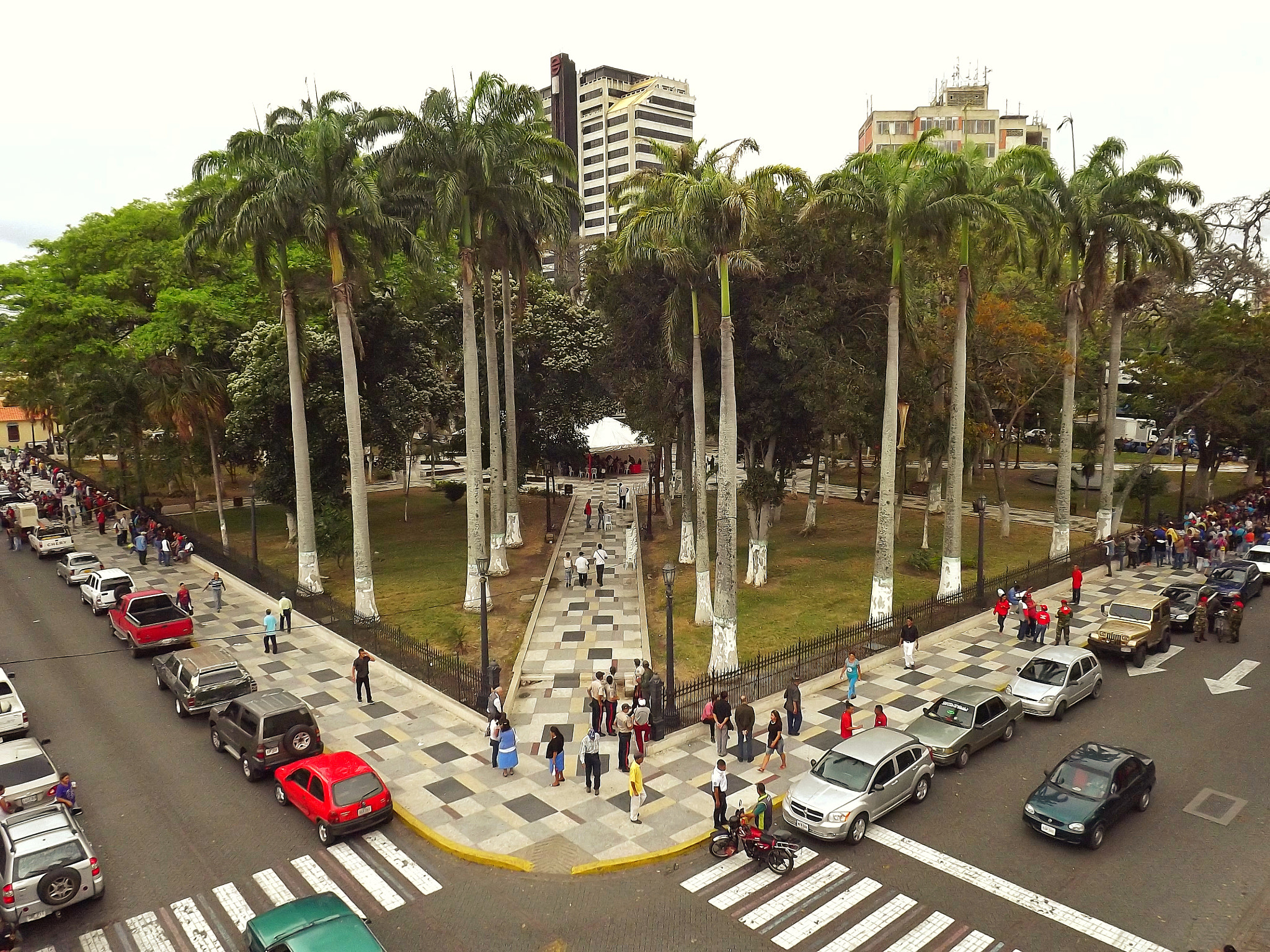 FujiFilm FinePix S4000 (FinePix S4050) sample photo. Plaza bolívar de barquisimeto photography