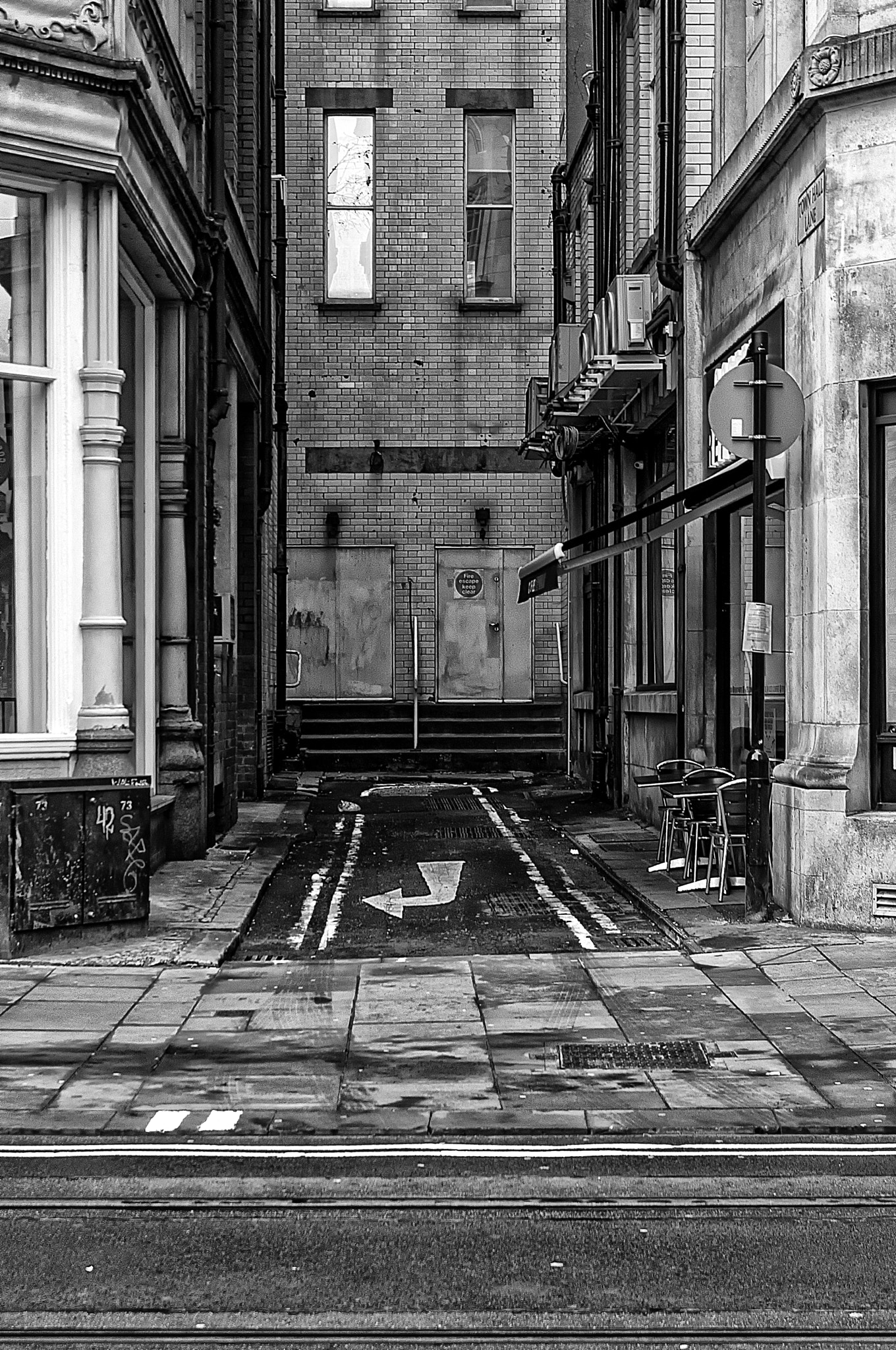 Nikon D300S sample photo. Dead end with no parking photography