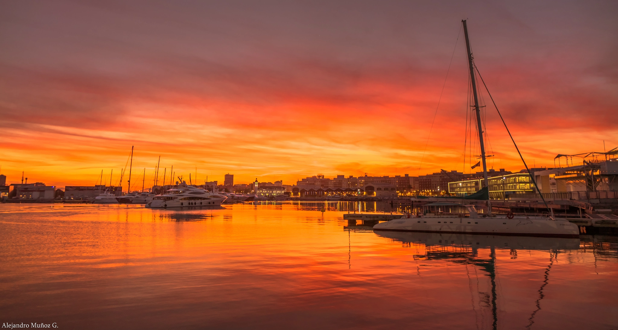 Sony Cyber-shot DSC-RX10 sample photo. Atardecer en el puerto de valencia. photography