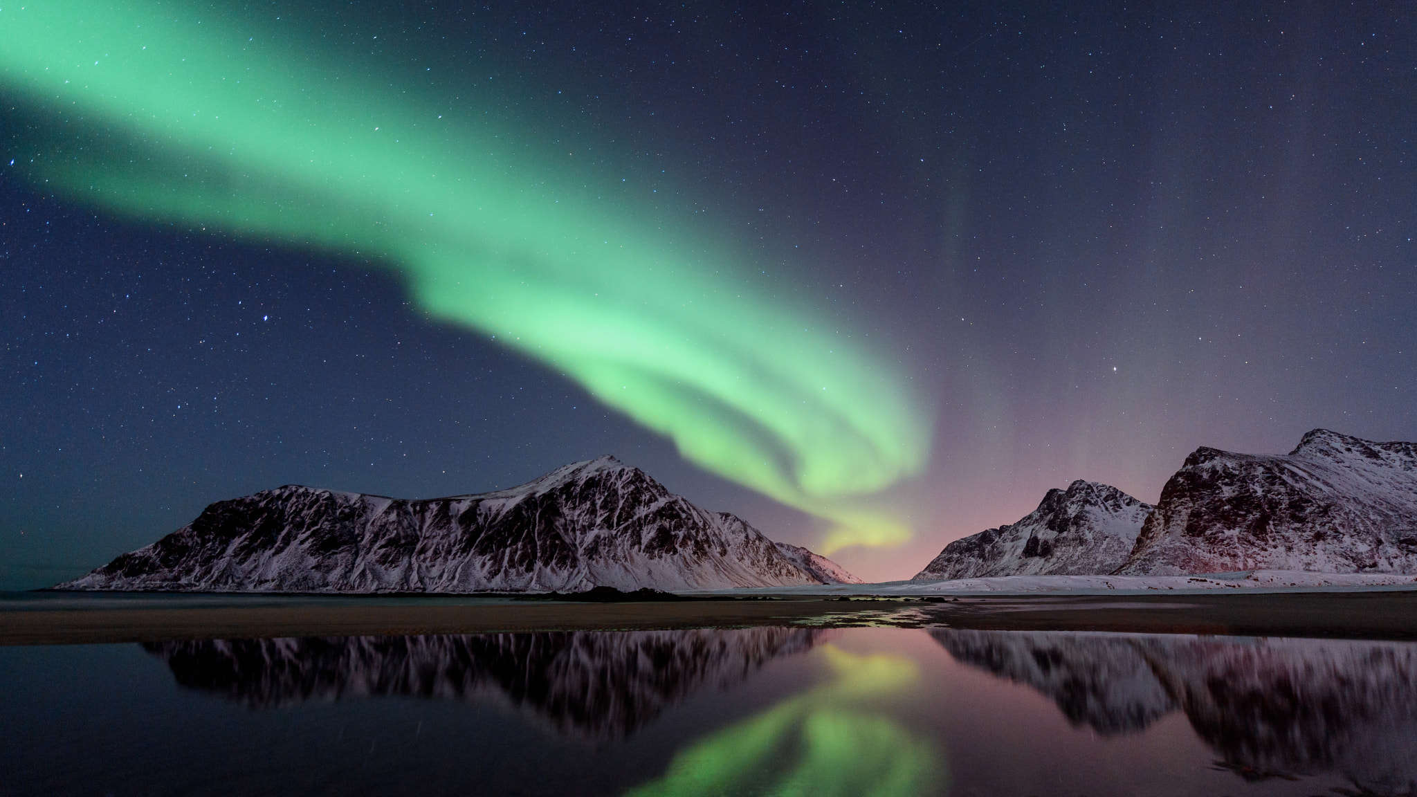 Nikon AF-S Nikkor 14-24mm F2.8G ED sample photo. Northern light at lofoten island photography