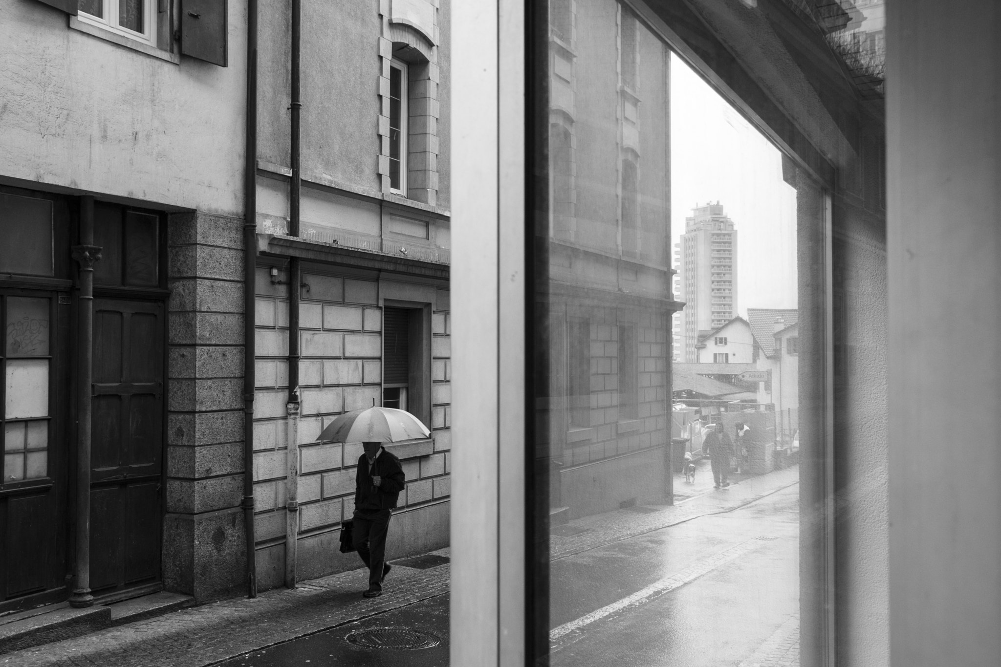 Fujifilm X-T2 + Fujifilm XF 18-135mm F3.5-5.6 R LM OIS WR sample photo. Around the corner photography
