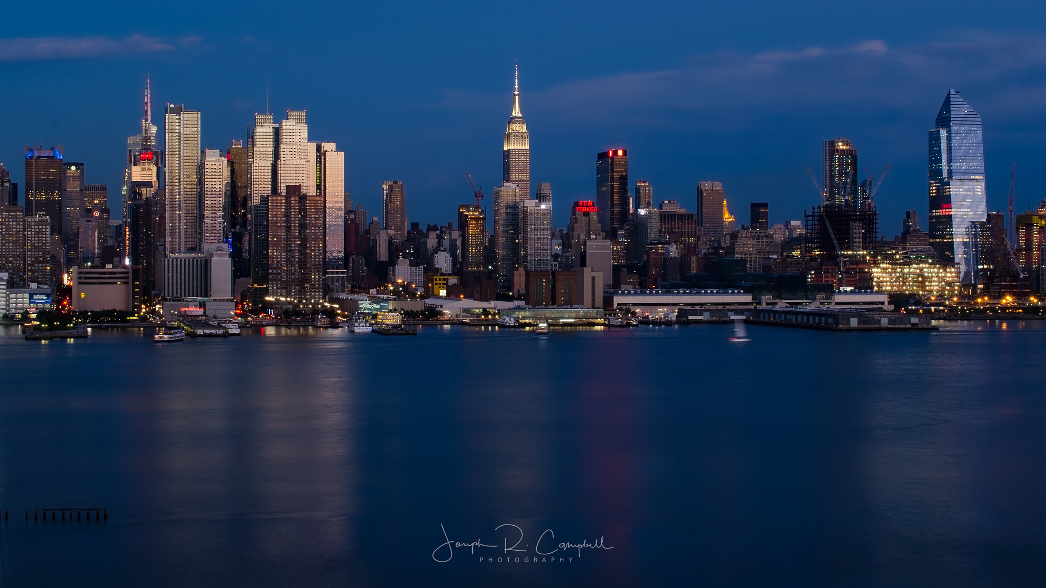 Nikon AF-S DX Micro Nikkor 40mm F2.8 sample photo. New york city blue hour photography
