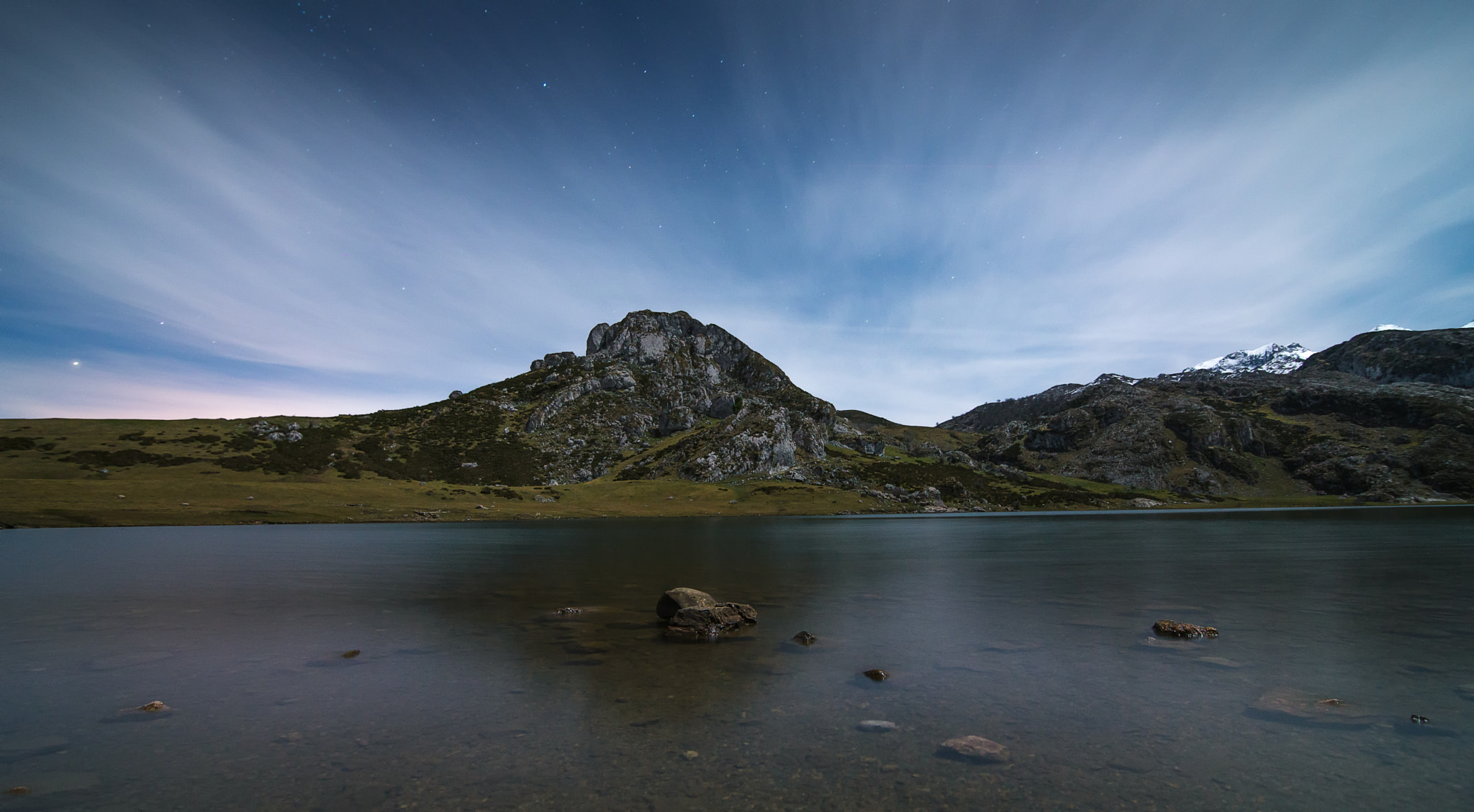 Nikon D610 + Tokina AT-X 16-28mm F2.8 Pro FX sample photo. Lago covadonga photography