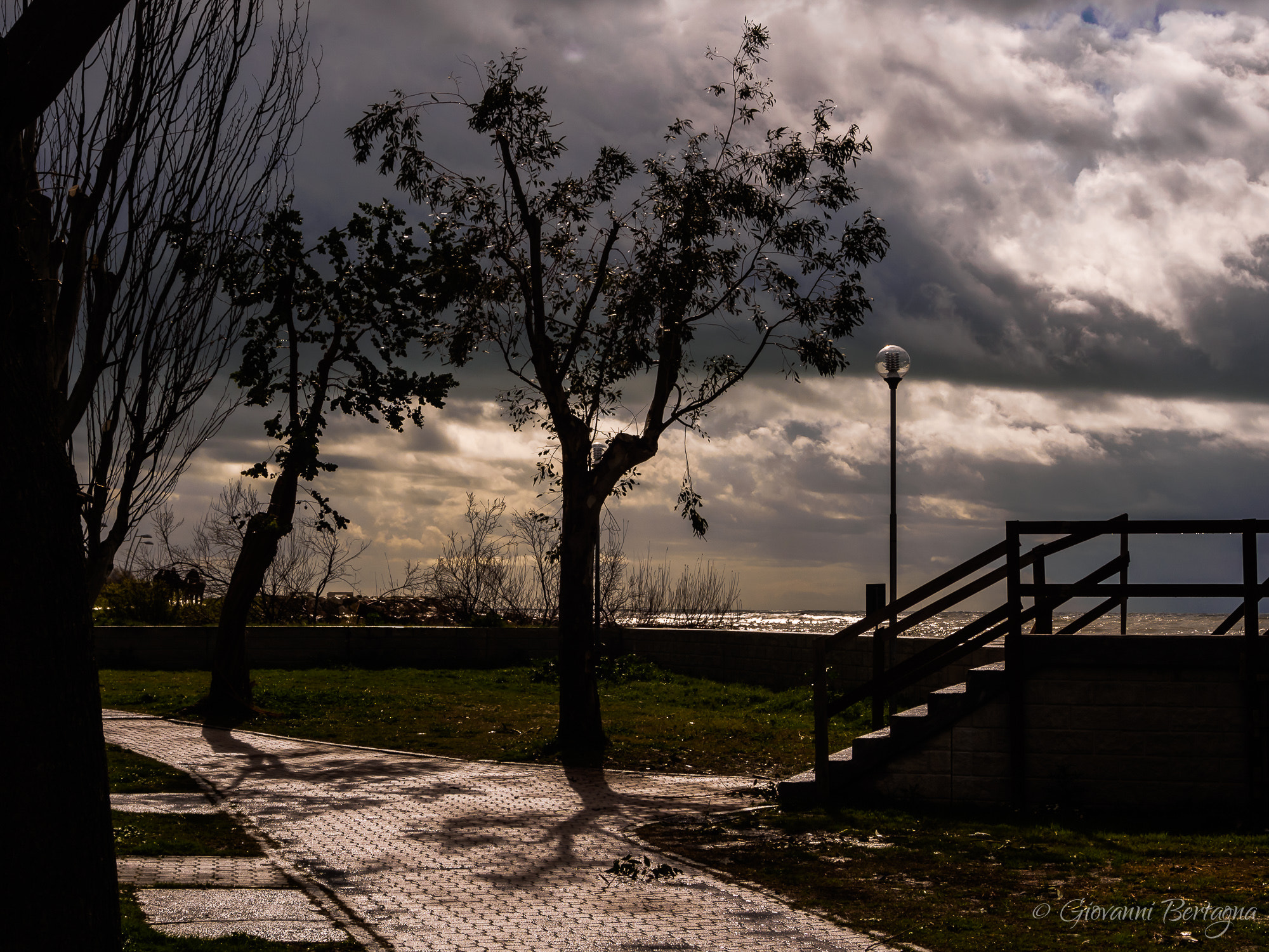 Olympus PEN E-PL5 sample photo. Strolling the waterfront on a stormy day photography