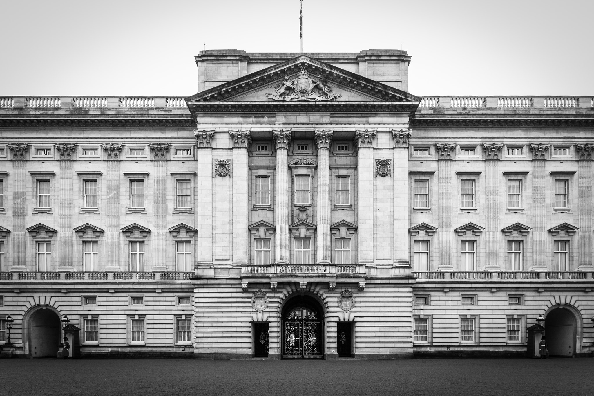 Sony SLT-A58 + Sony DT 16-50mm F2.8 SSM sample photo. Buckingham palace photography