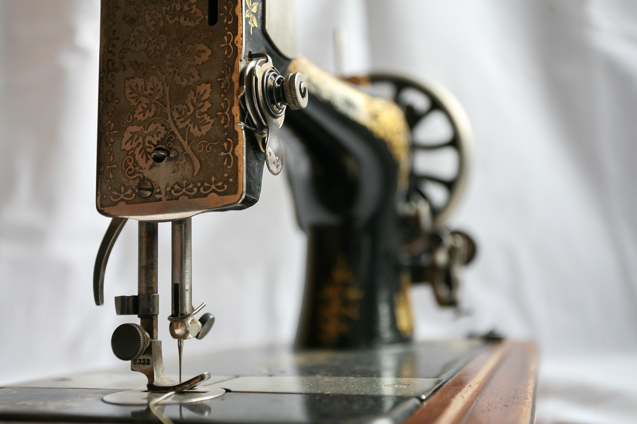 Canon EOS 5D sample photo. Singer sewing-machine photography