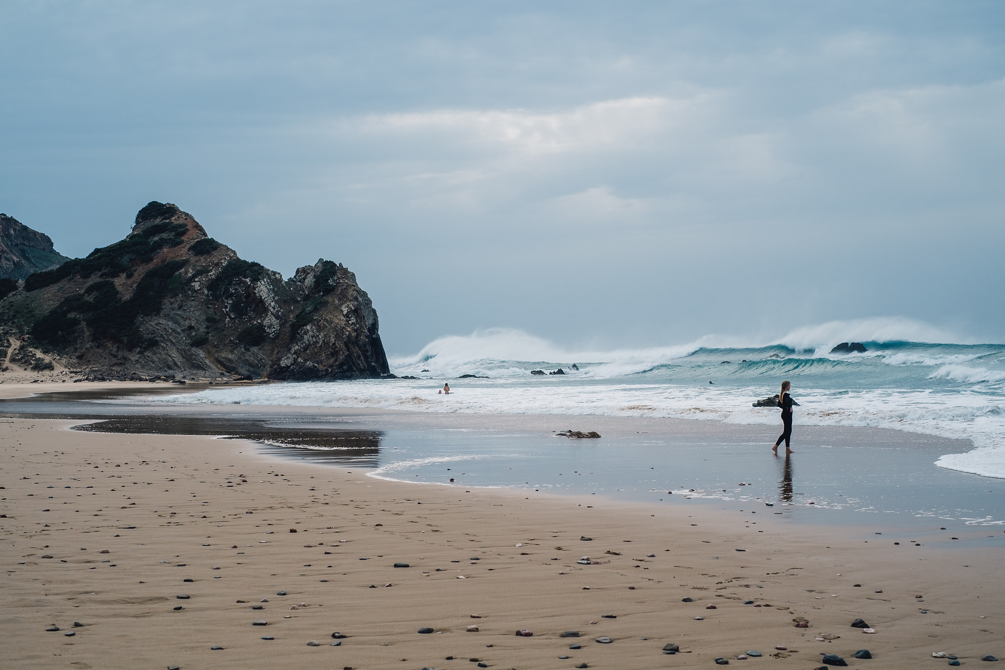 Fujifilm X-E1 + Fujifilm XF 35mm F1.4 R sample photo. Waiting for the wave photography