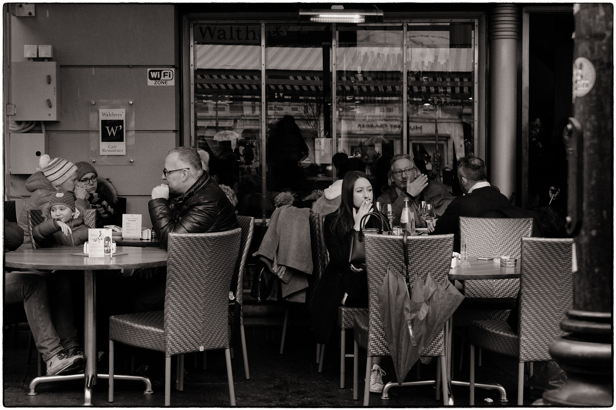 Fujifilm XC 16-50mm F3.5-5.6 OIS sample photo. Cafe im regen photography