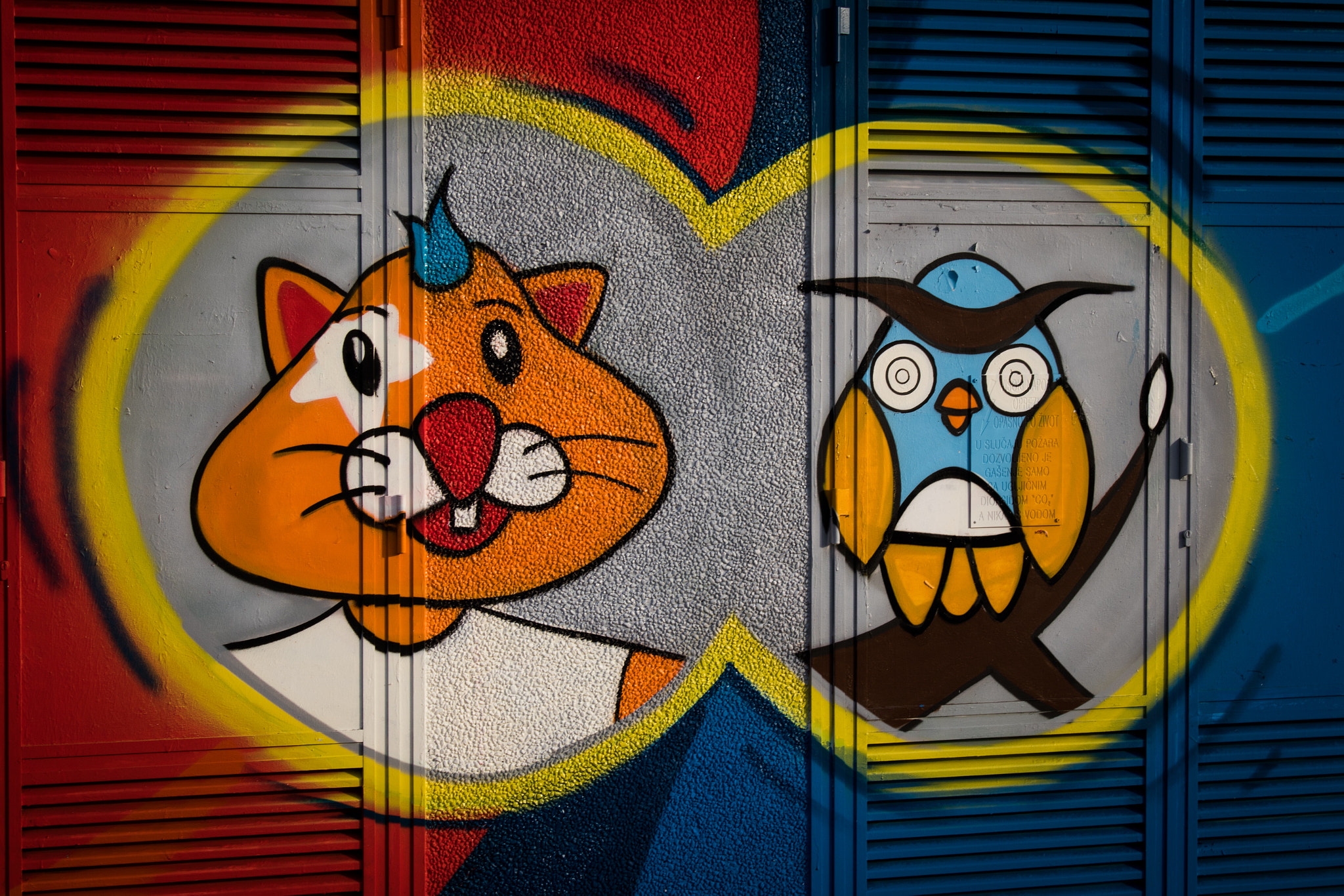 Canon EF-S 18-55mm F3.5-5.6 III sample photo. Street art full of happiness photography