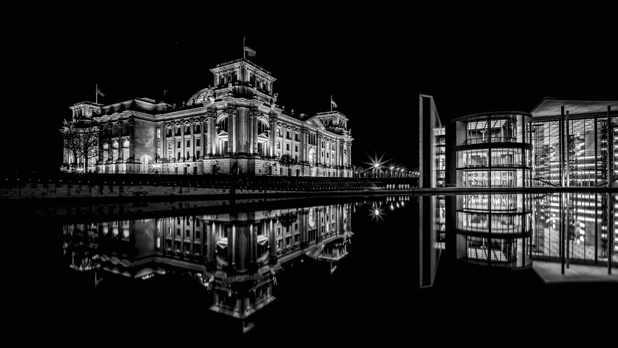 Voigtlander ULTRA WIDE-HELIAR 12mm F5.6 III sample photo. Reichstag berlin photography