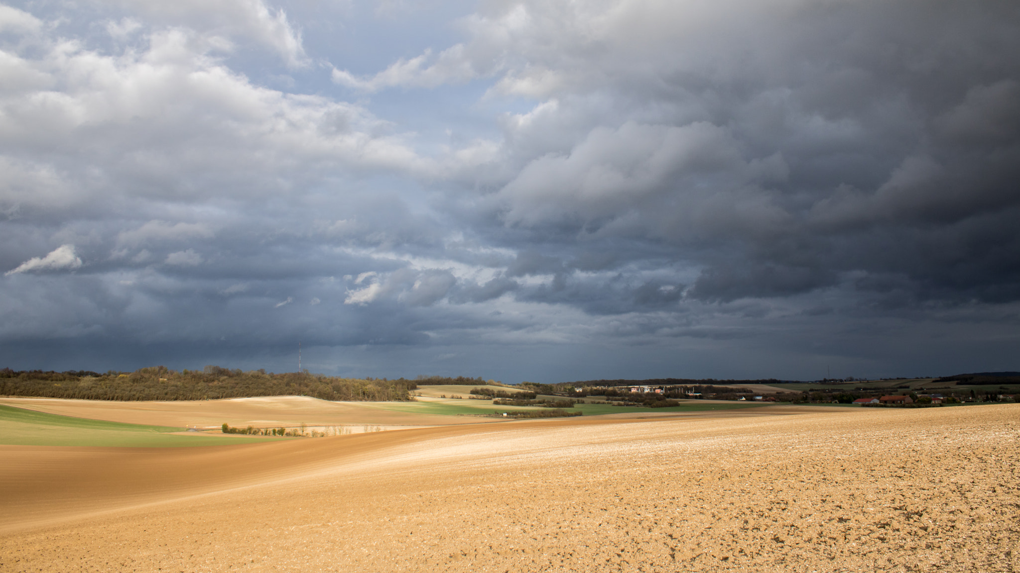 Canon EOS 750D (EOS Rebel T6i / EOS Kiss X8i) sample photo. Before the rain photography