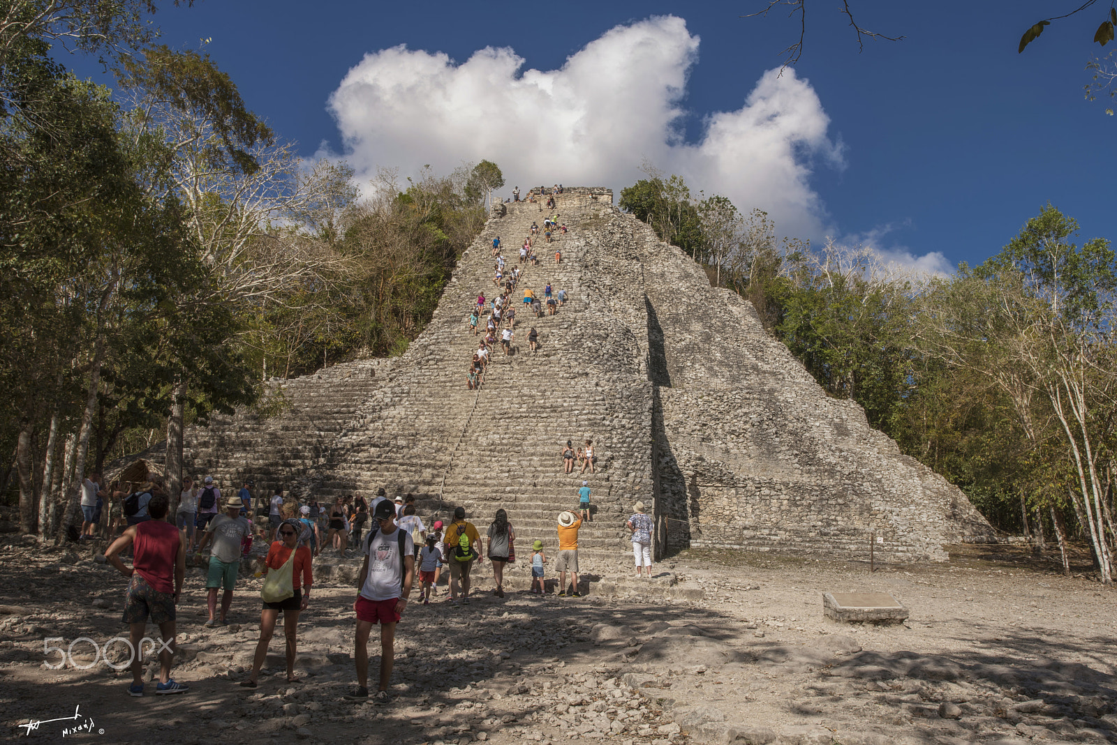 Nikon D810 + Nikon AF-S Nikkor 200-400mm F4G ED-IF VR sample photo. Nohoch mum pyramid (coba) photography