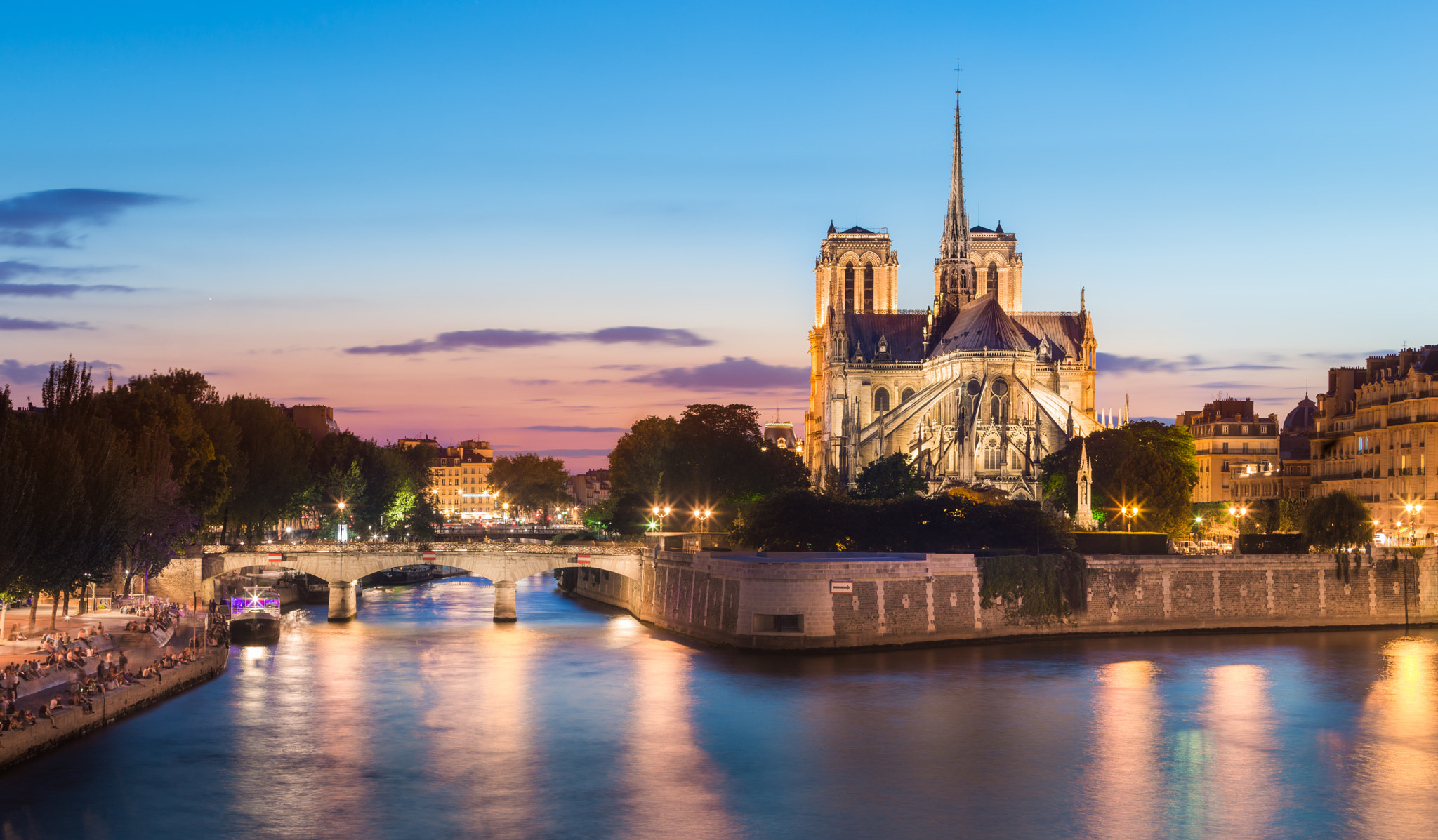 Nikon D800 + Nikon AF-S Nikkor 28-70mm F2.8 ED-IF sample photo. Notre dame cathedral photography