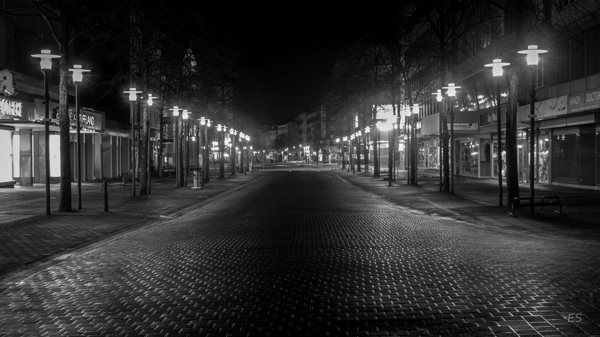 Canon EOS 700D (EOS Rebel T5i / EOS Kiss X7i) + Canon EF 16-35mm F2.8L USM sample photo. Elberfelder str photography