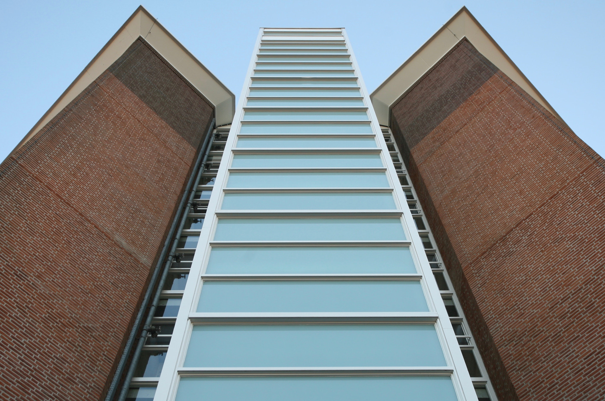 Canon EOS 5D + Canon EF 17-40mm F4L USM sample photo. Apartment building photography