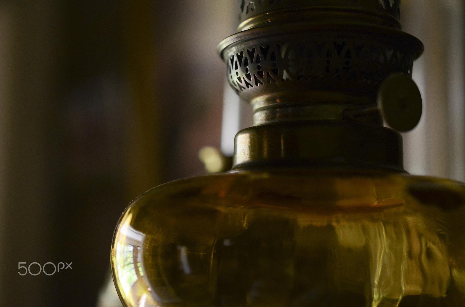 Nikon AF-S DX Micro Nikkor 40mm F2.8 sample photo. Antique lamp photography