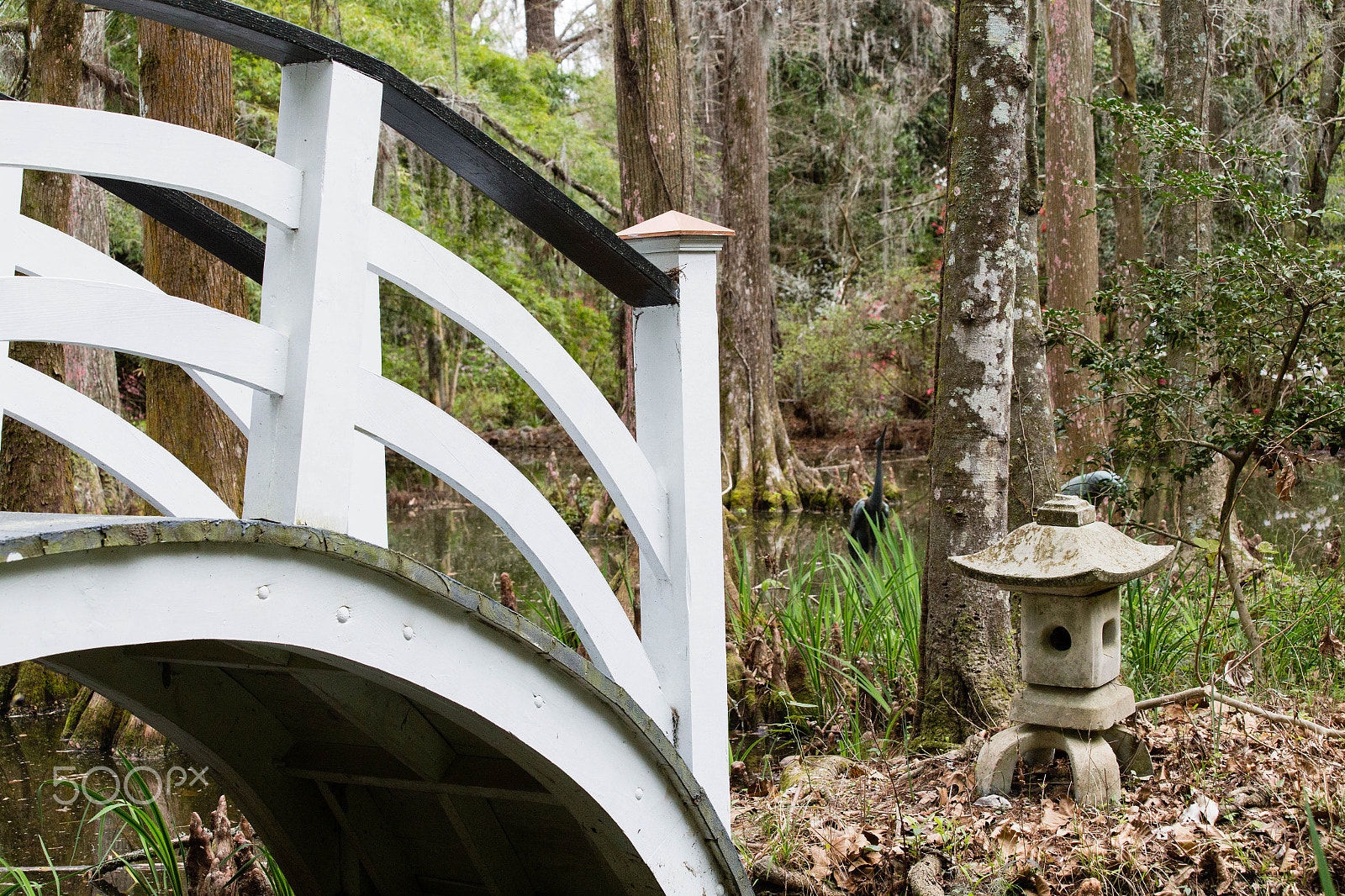 Canon EF 70-300mm F4-5.6 IS USM sample photo. Pagoda statue photography