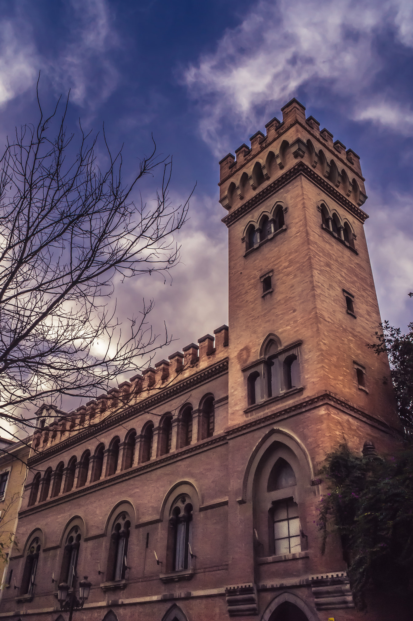 Samsung NX 18-55mm F3.5-5.6 OIS sample photo. Edificio photography