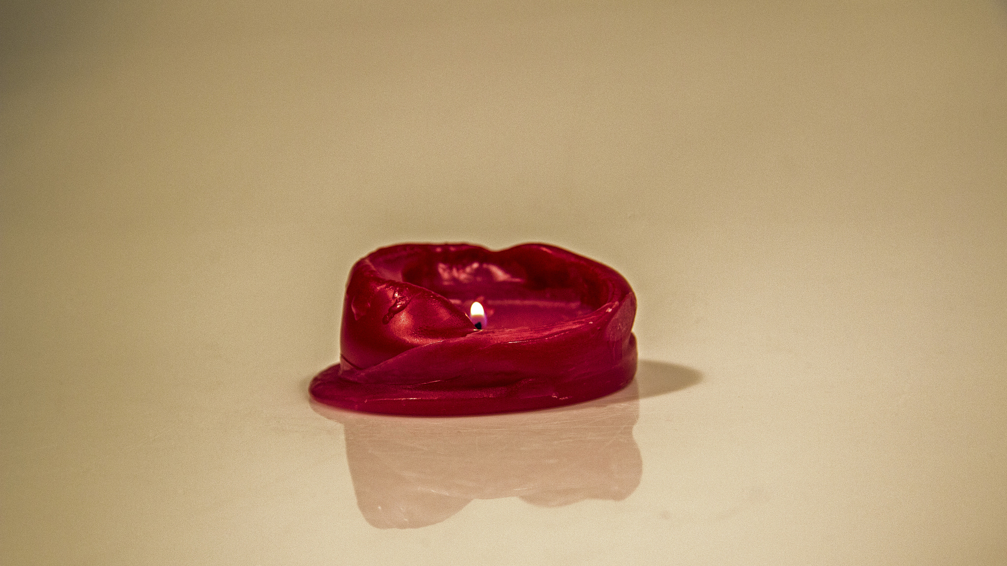 Canon EF-S 17-85mm F4-5.6 IS USM sample photo. Candel melting into invisable jar photography