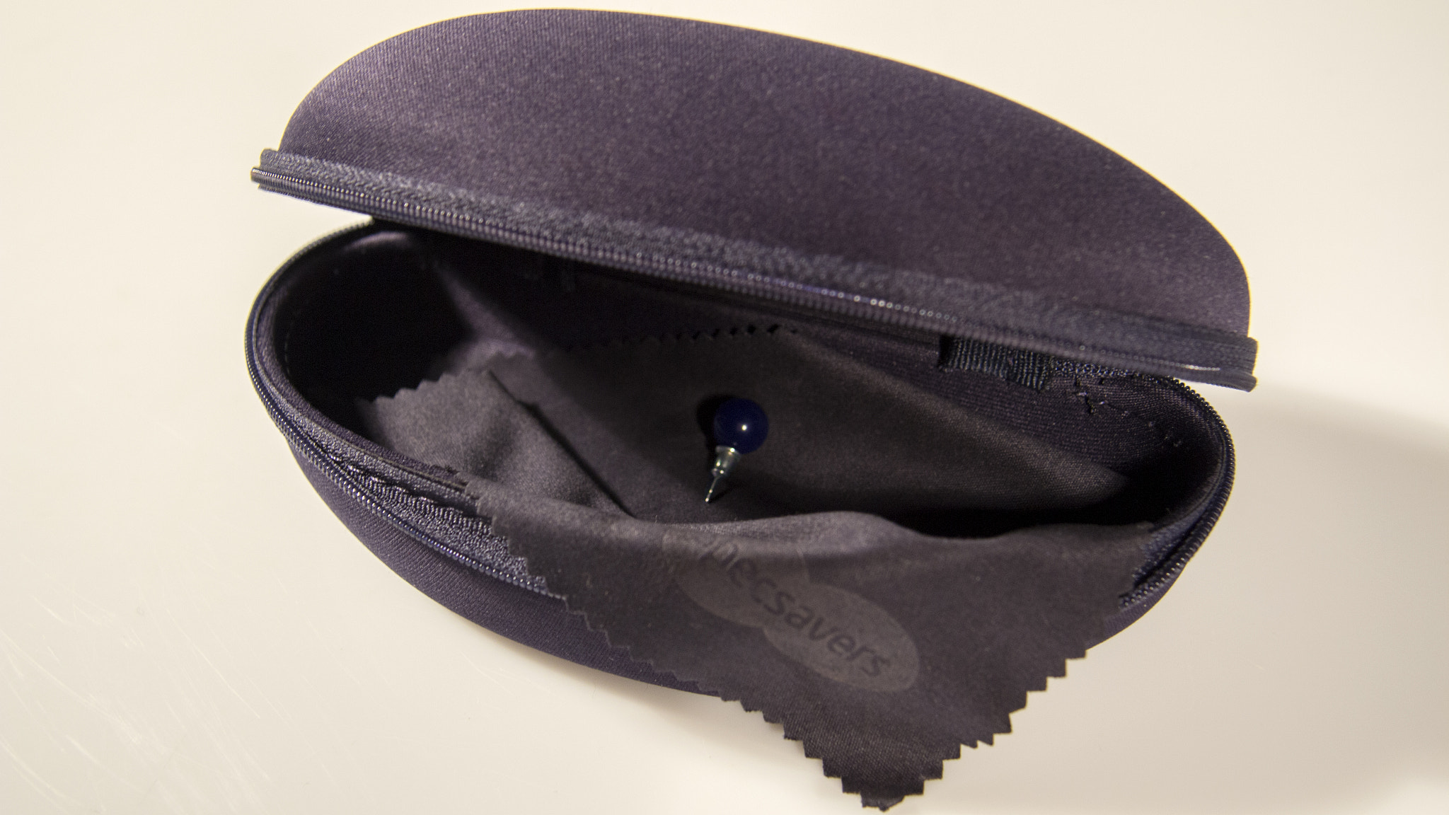 Canon EF-S 17-85mm F4-5.6 IS USM sample photo. Clam glasses case photography