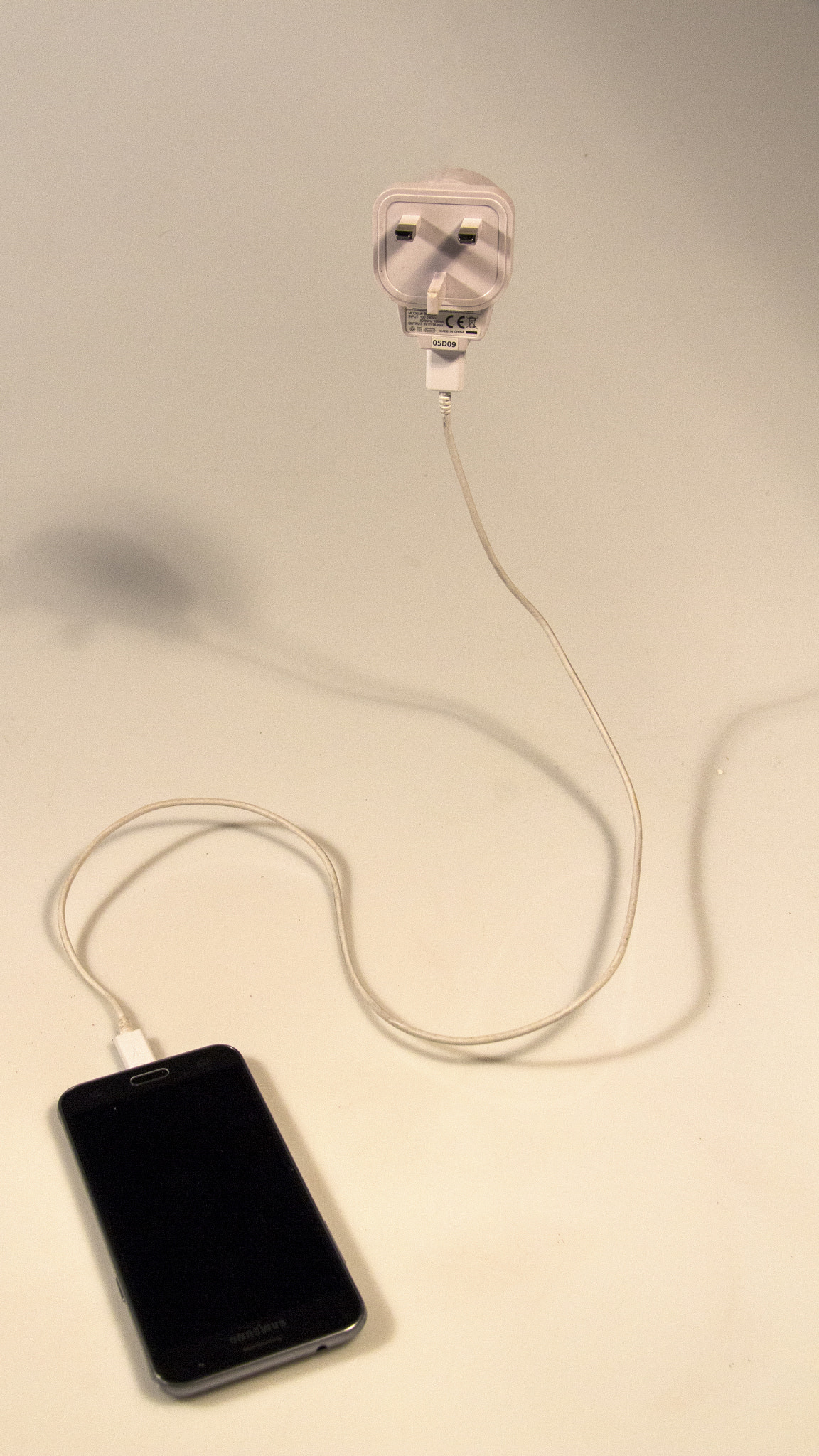 Canon EF-S 17-85mm F4-5.6 IS USM sample photo. Floating phone charger photography