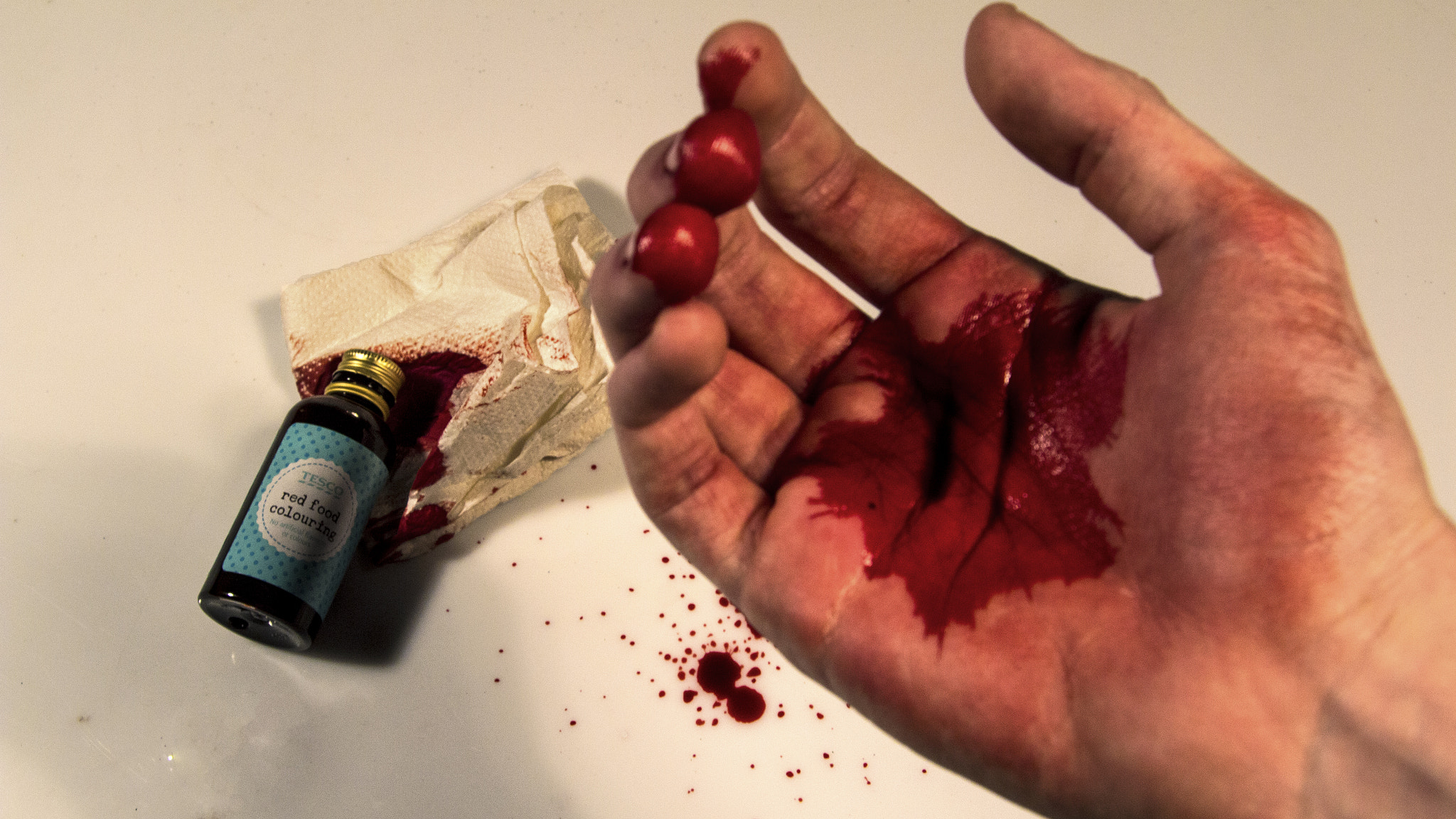 Canon EF-S 17-85mm F4-5.6 IS USM sample photo. Food dye hand photography