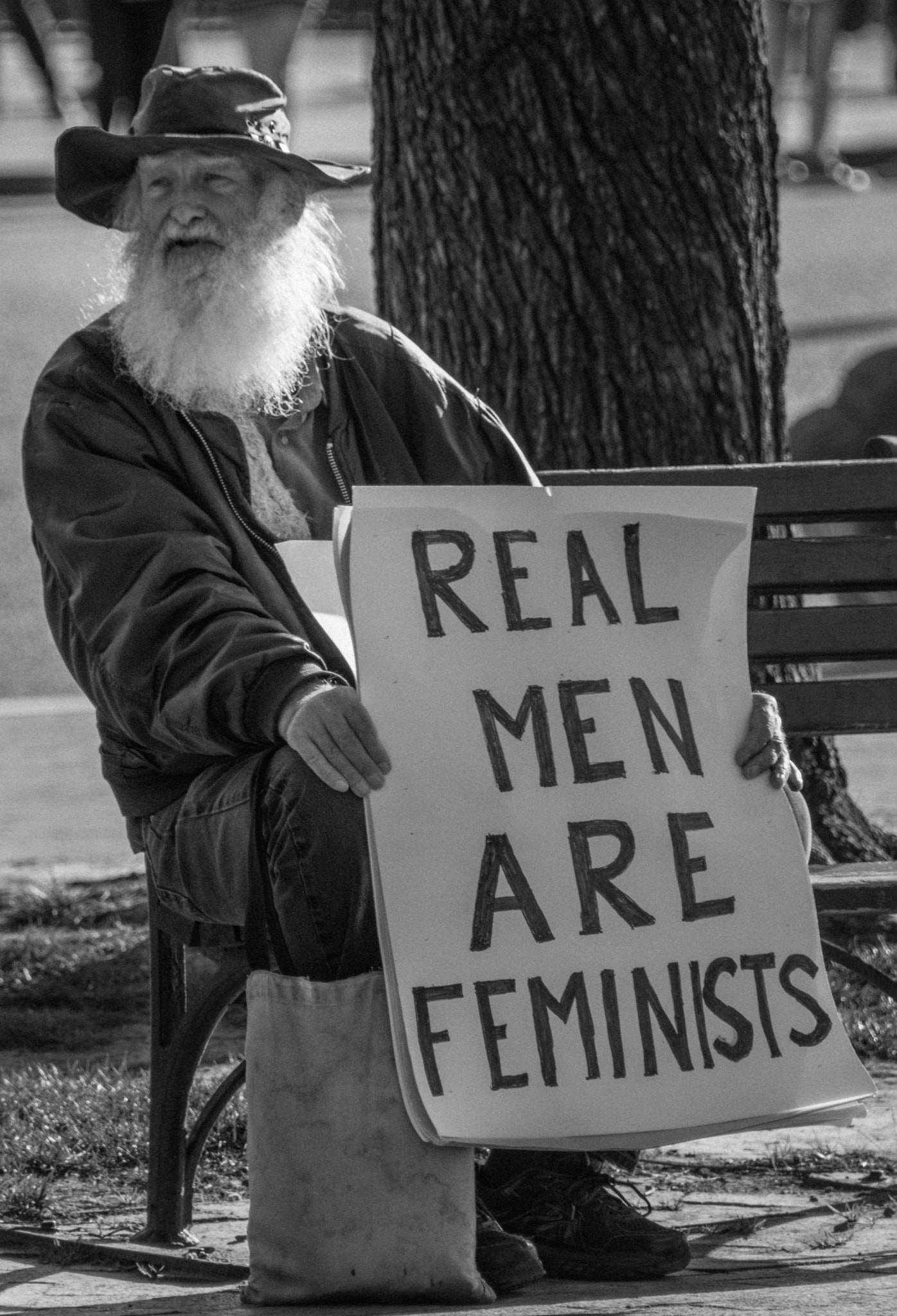 Nikon D500 sample photo. Elderly feminist outside the white house photography