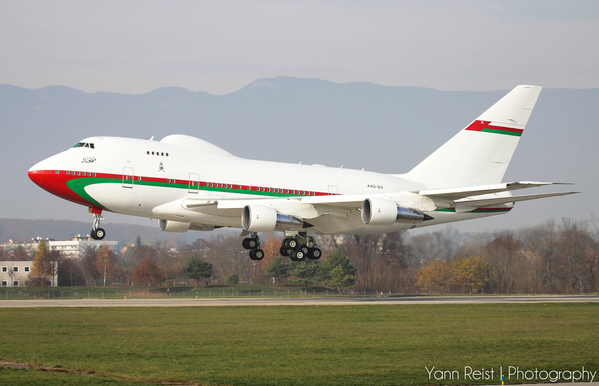 Canon EOS 600D (Rebel EOS T3i / EOS Kiss X5) + Canon EF 100-400mm F4.5-5.6L IS USM sample photo. Oman royal flight - boeing 747sp-27 - a4o-so photography