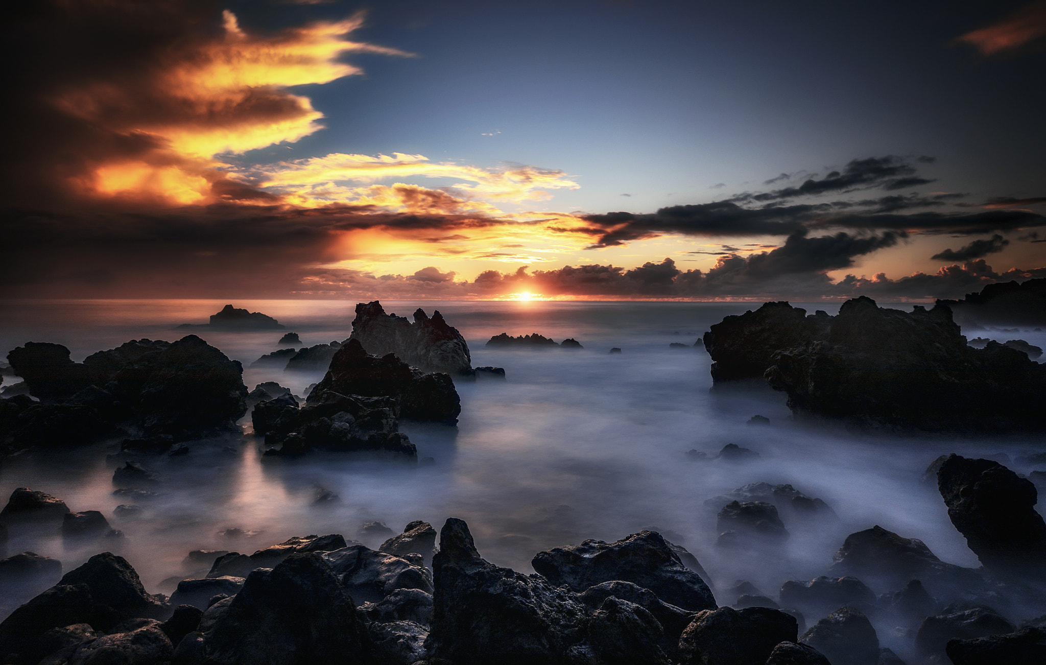 Canon EF 17-40mm F4L USM sample photo. Sunset in easter island photography
