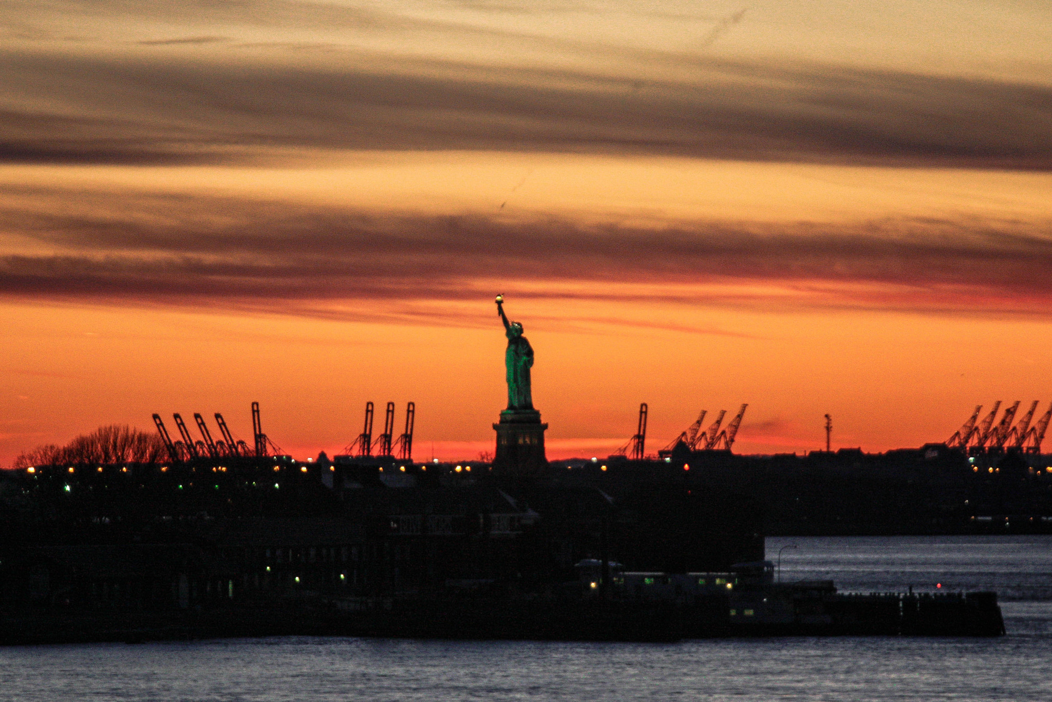 Canon EOS 450D (EOS Rebel XSi / EOS Kiss X2) sample photo. Statue of liberty photography