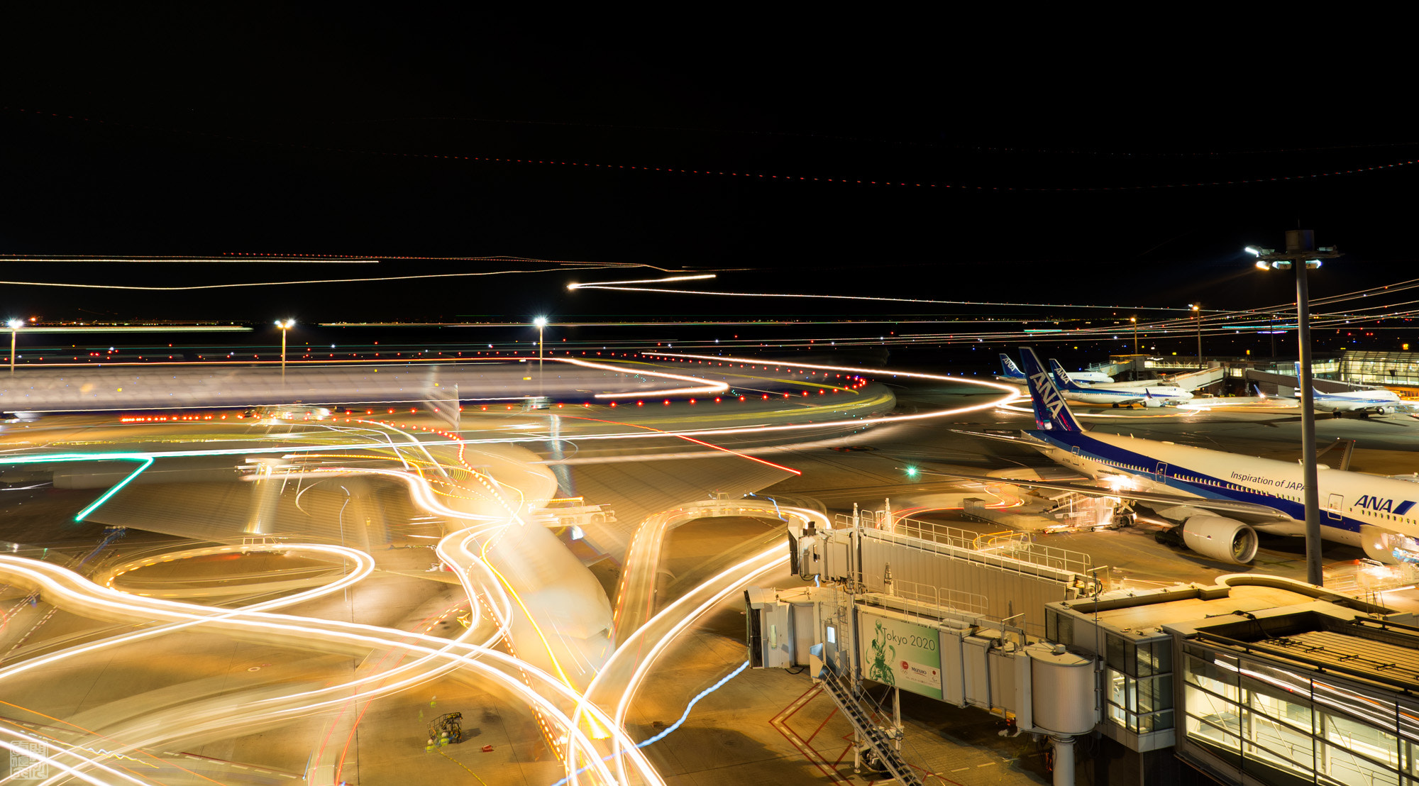 Olympus OM-D E-M10 II + OLYMPUS M.12mm F2.0 sample photo. Night flight photography