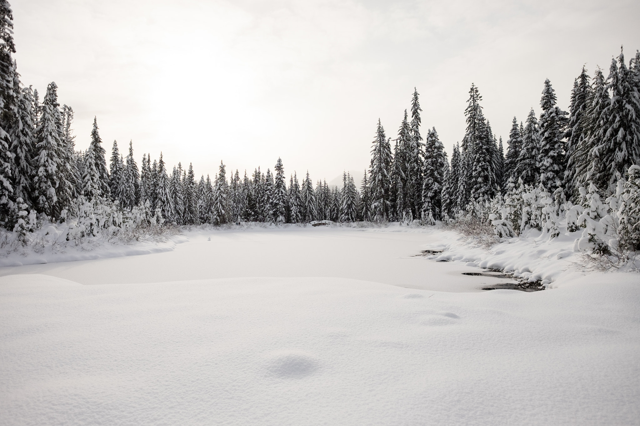 Fujifilm X-T1 + Fujifilm XF 14mm F2.8 R sample photo. Frozen lake photography