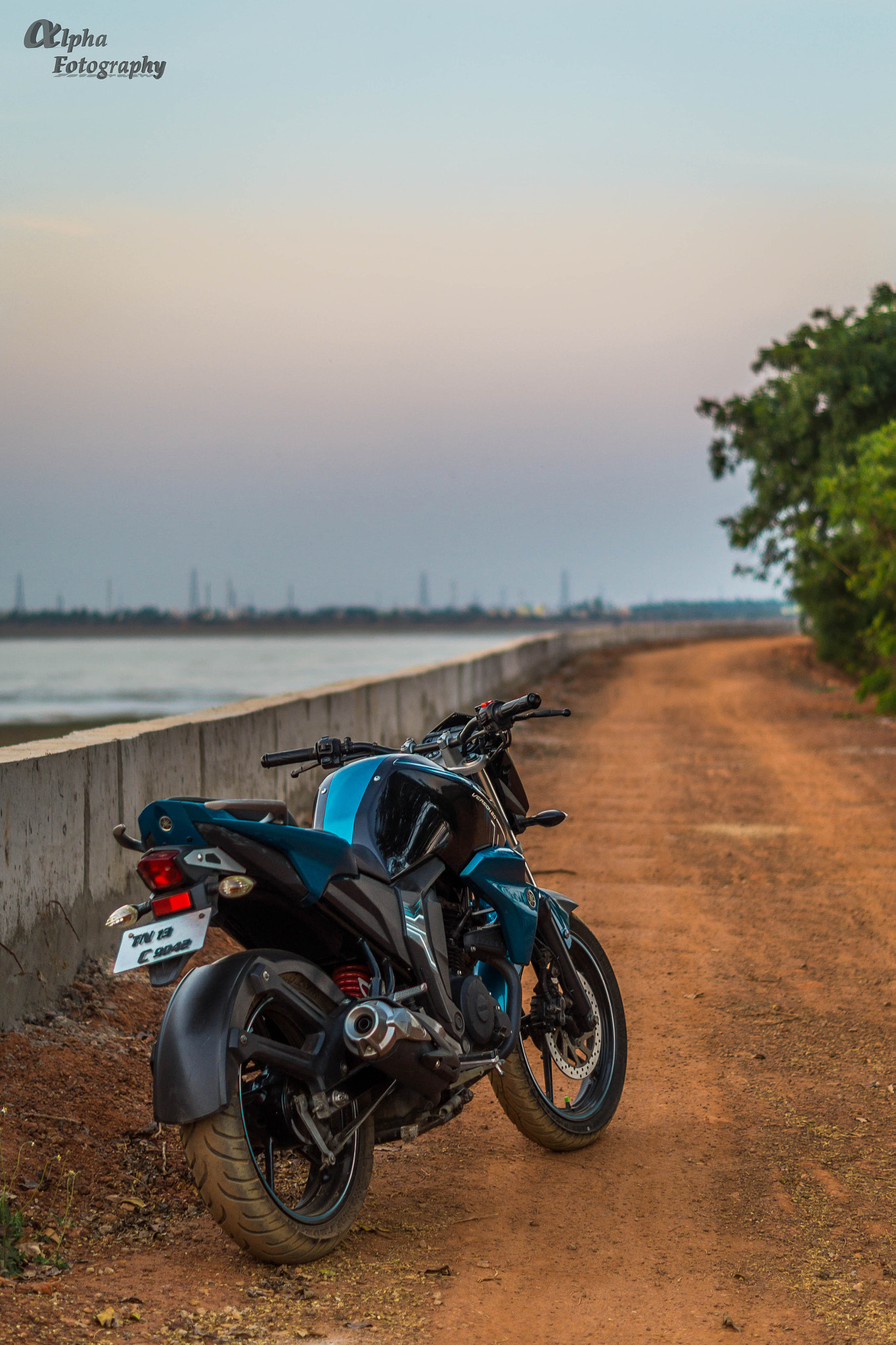 Sony SLT-A58 + Sony DT 50mm F1.8 SAM sample photo. Yamaha fz-s v2.0 photography