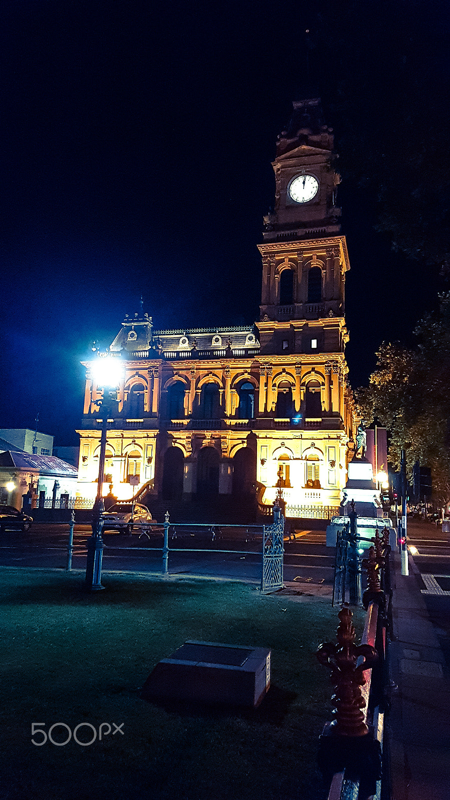 Samsung Galaxy S7 Edge + Samsung Galaxy S7 Edge Rear Camera sample photo. Soldiers memorial institute - lights photography