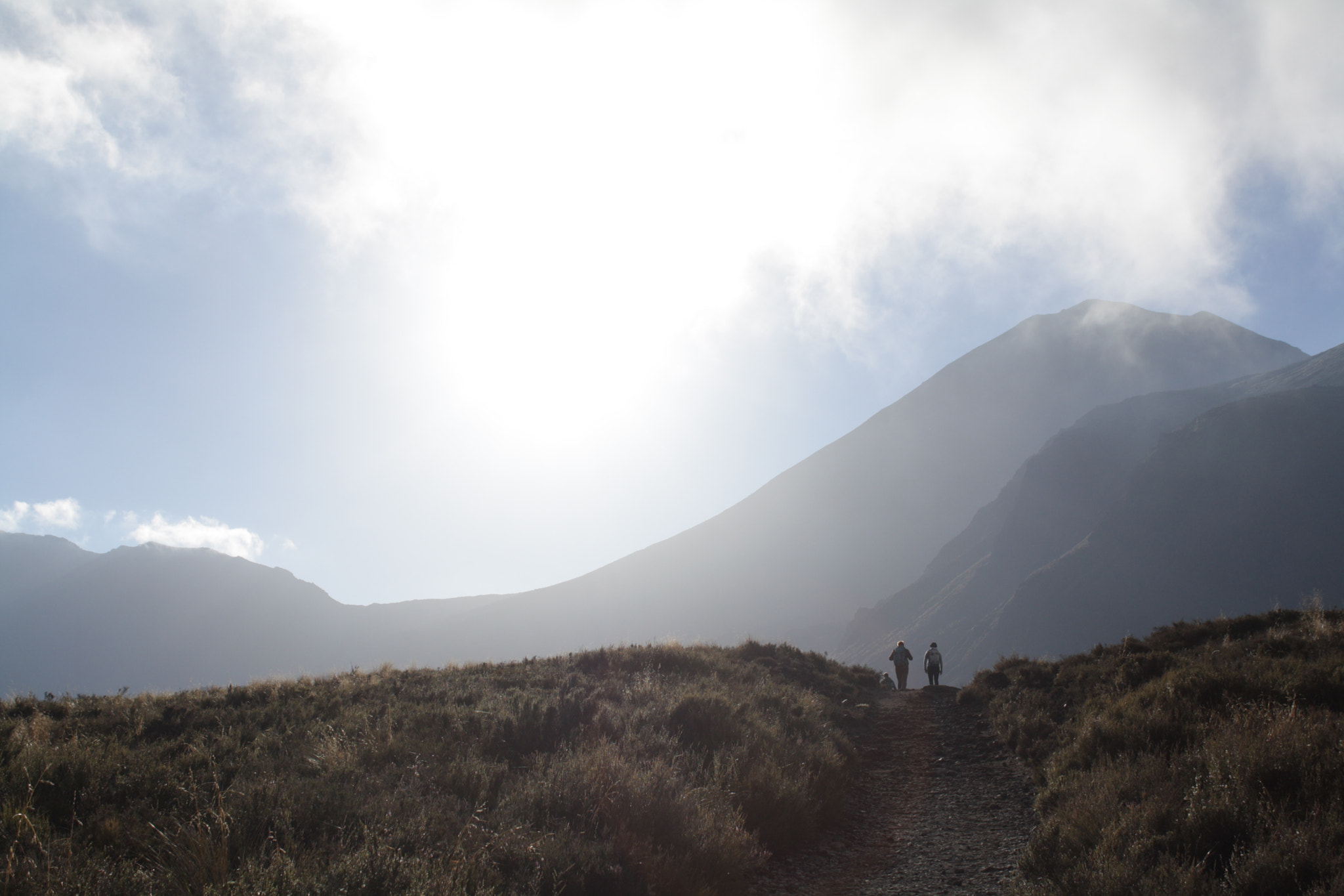 Canon EOS 1000D (EOS Digital Rebel XS / EOS Kiss F) + Canon EF 50mm f/1.8 sample photo. Mornings on the tongariro crossing photography