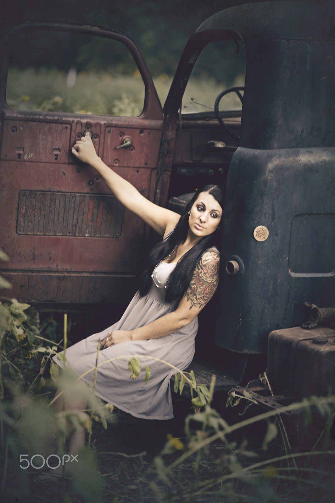 Nikon D700 + Nikon AF Nikkor 85mm F1.8D sample photo. The rusty truck photography