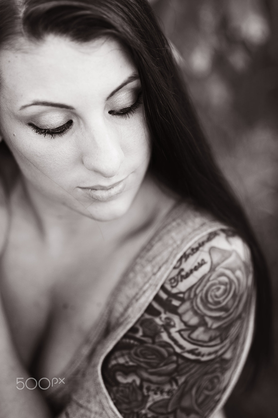Nikon D700 + Nikon AF Nikkor 85mm F1.8D sample photo. Girl and the tattoos photography