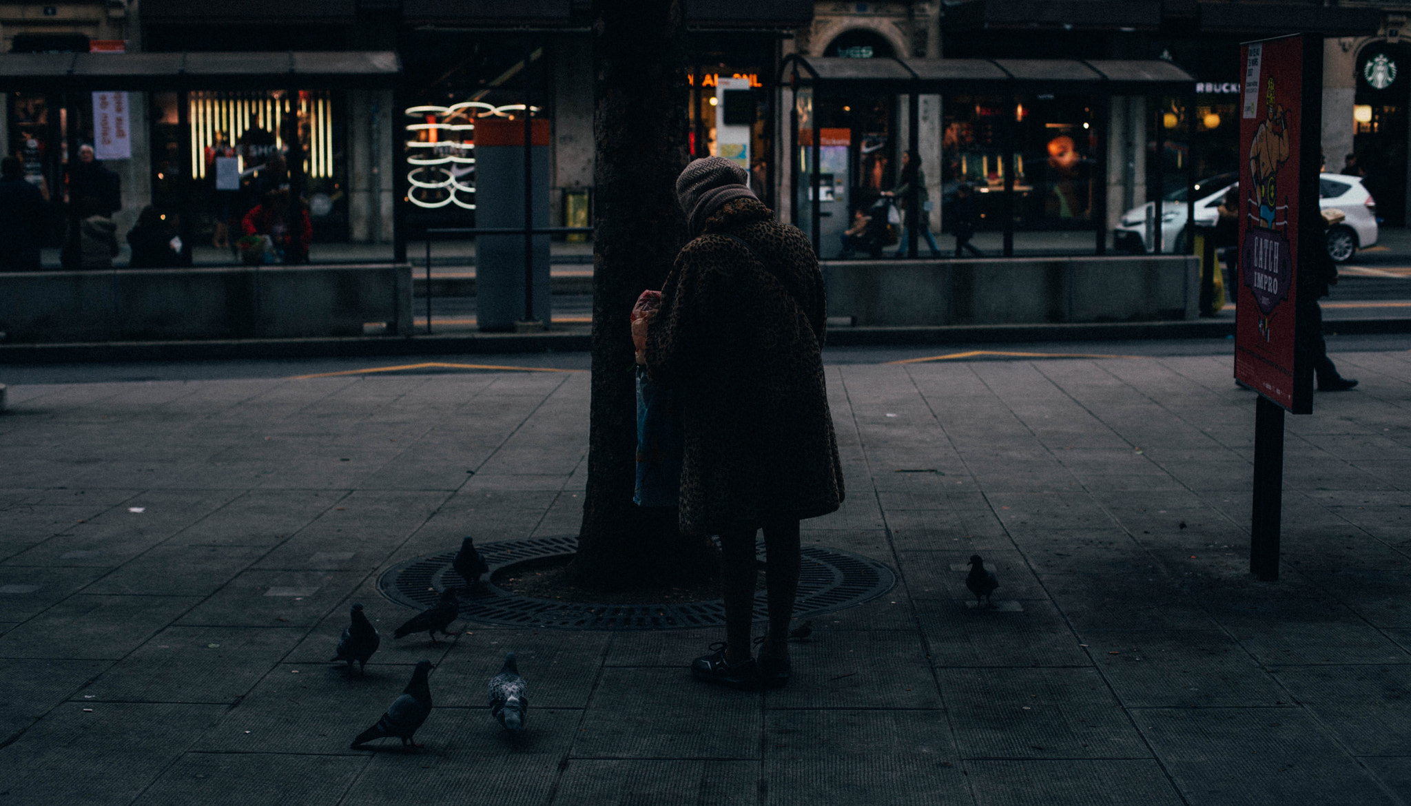 Canon EF 50mm F1.4 USM sample photo. Old lady in geneva photography