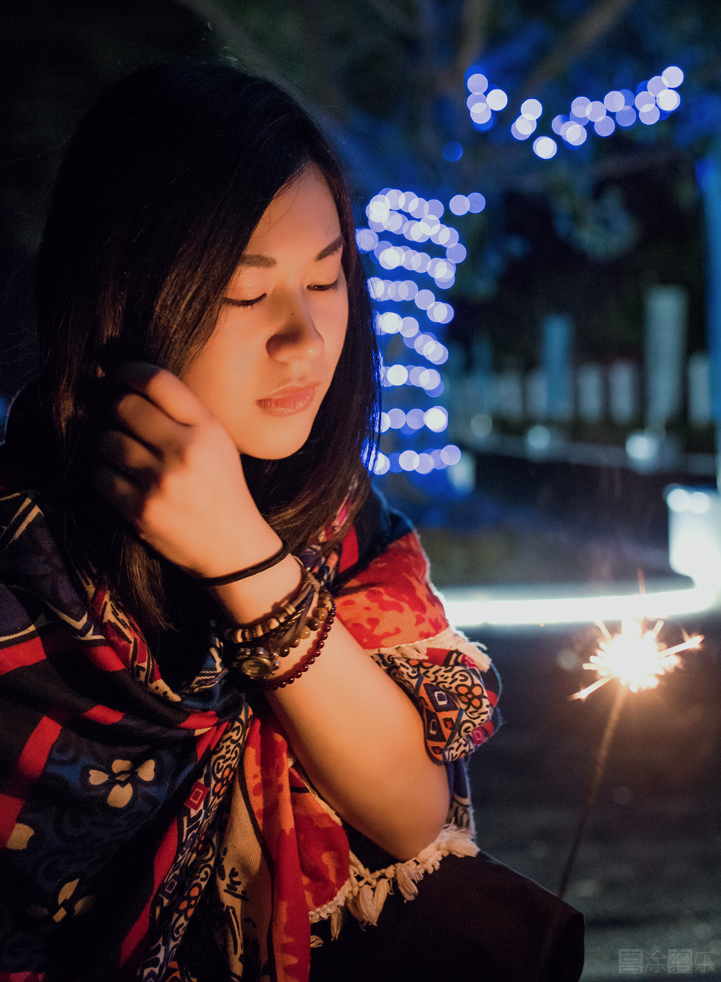 Nikon D810 + Sigma 35mm F1.4 DG HSM Art sample photo. 燃放仙女棒的女孩 photography