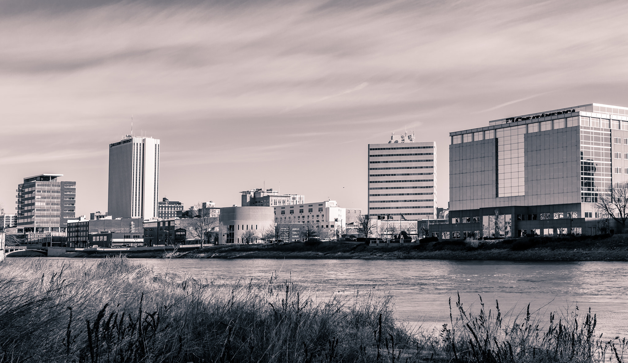 Canon EF-S 17-55mm F2.8 IS USM sample photo. Cedar rapids skyline photography