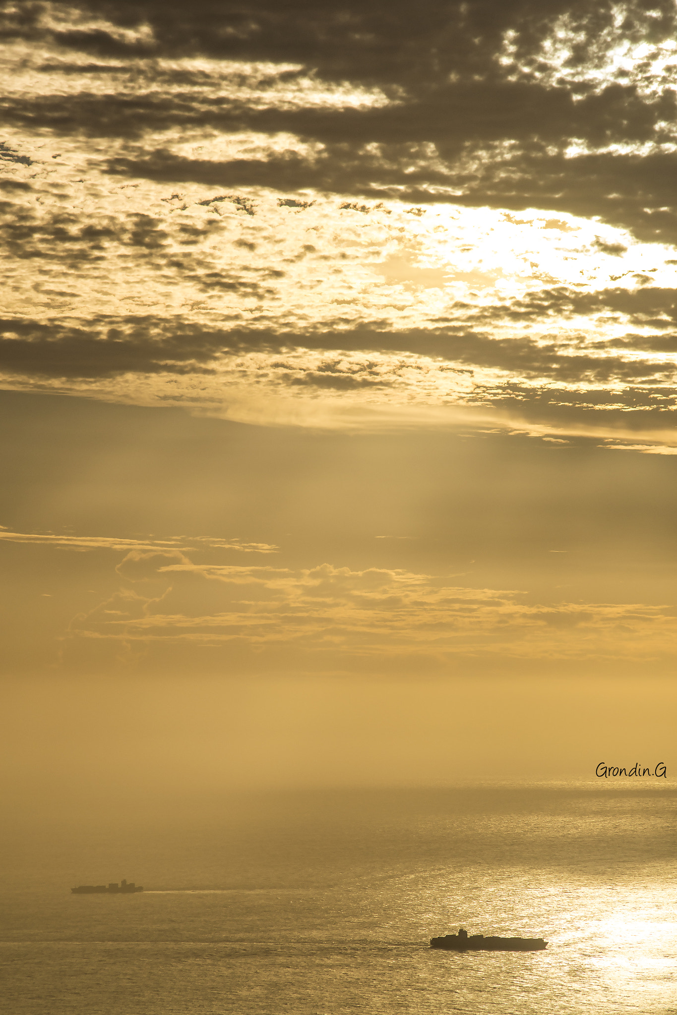 Sigma 70-300mm F4-5.6 APO DG Macro sample photo. Boat in the sunset reunion island photography